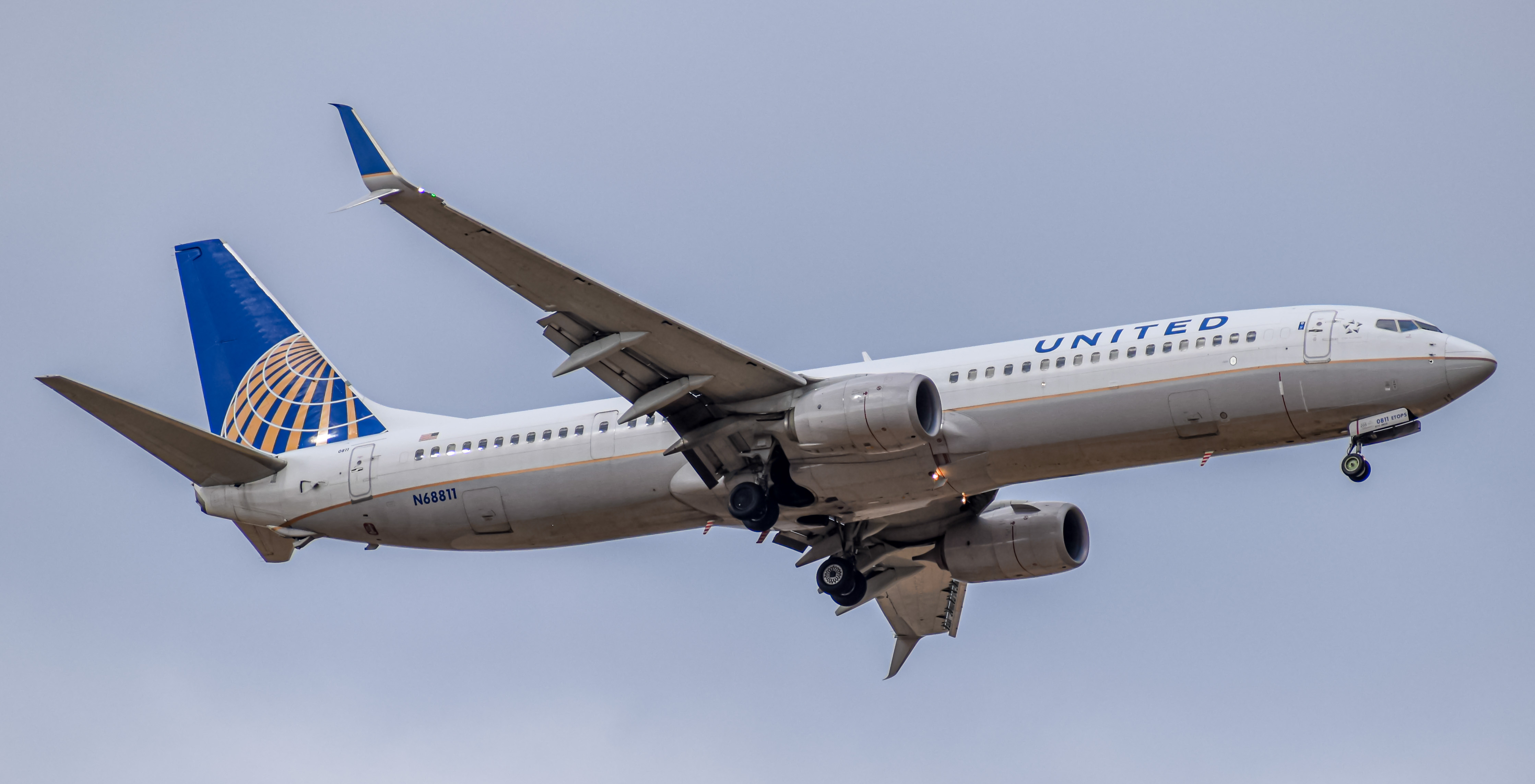 Full size: United Airlines Boeing 737-900 N68811 at Denver International Airport