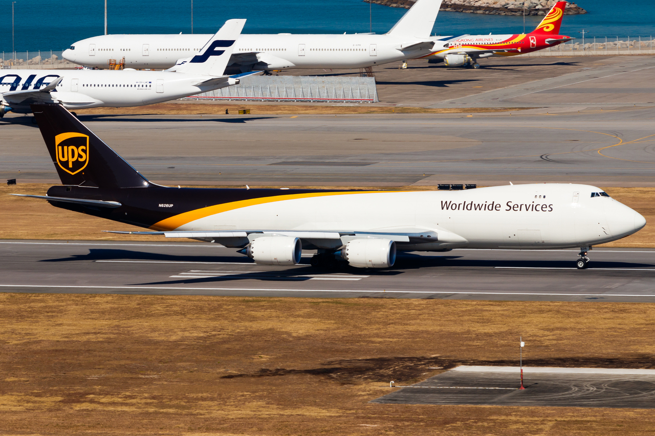 Full size: United Parcel Service Boeing 747-8F N626UP at Hong Kong International Airport