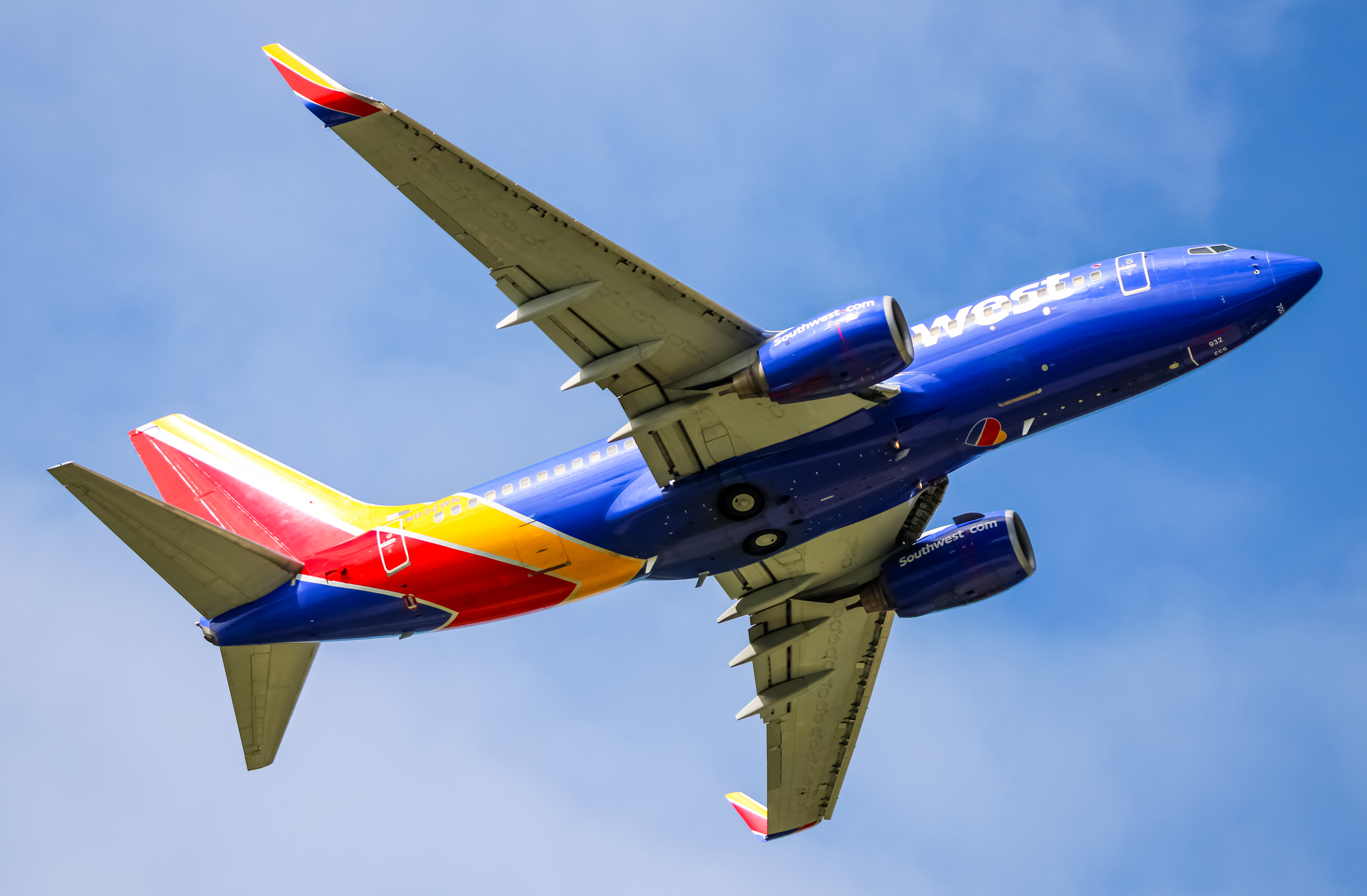Full size: Southwest Airlines Boeing 737-700 N932WN at Baltimore/Washington International Thurgood Marshall Airport