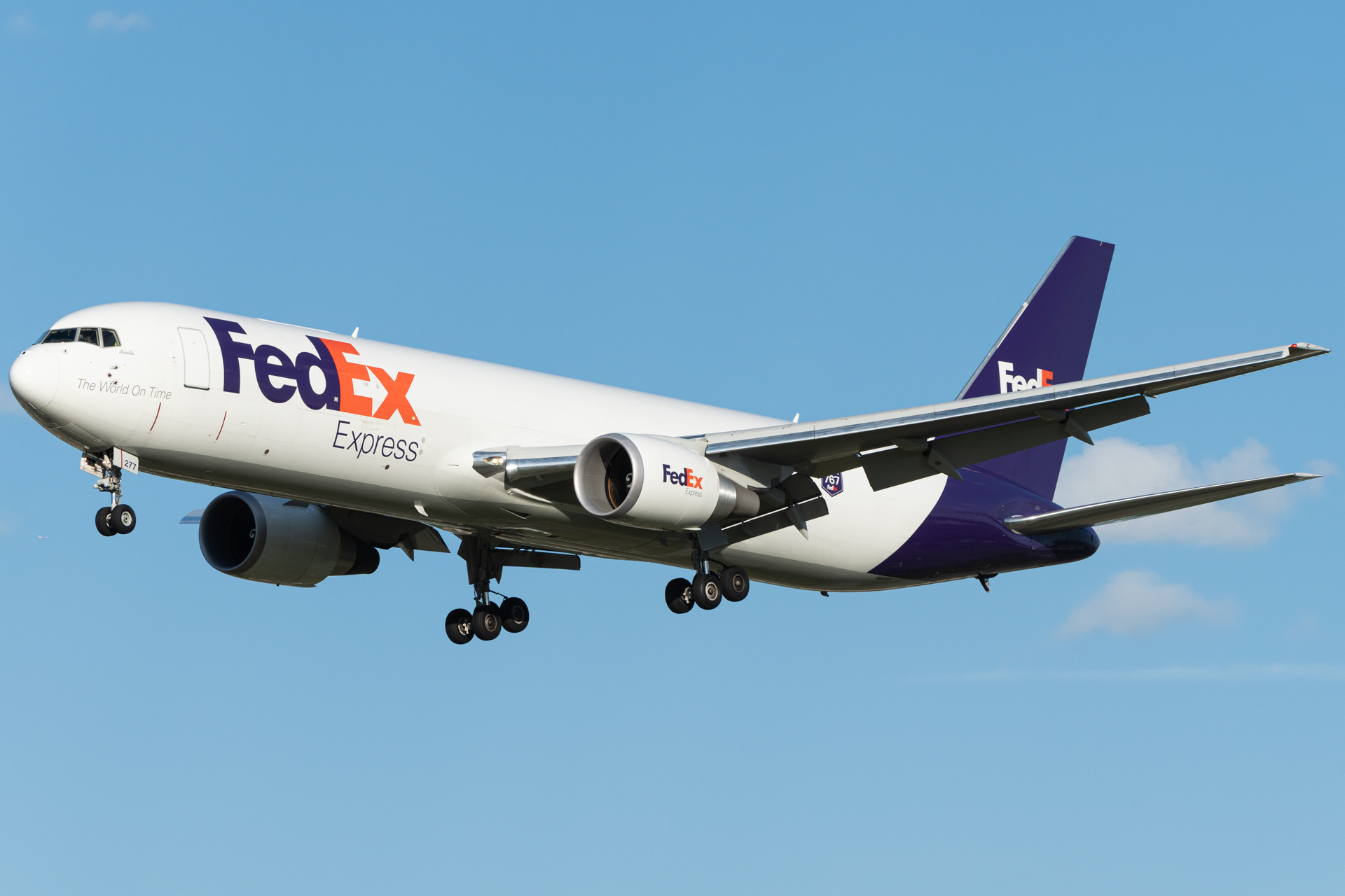Full size: FedEx Boeing 767-300F n277fe at Manchester Airport