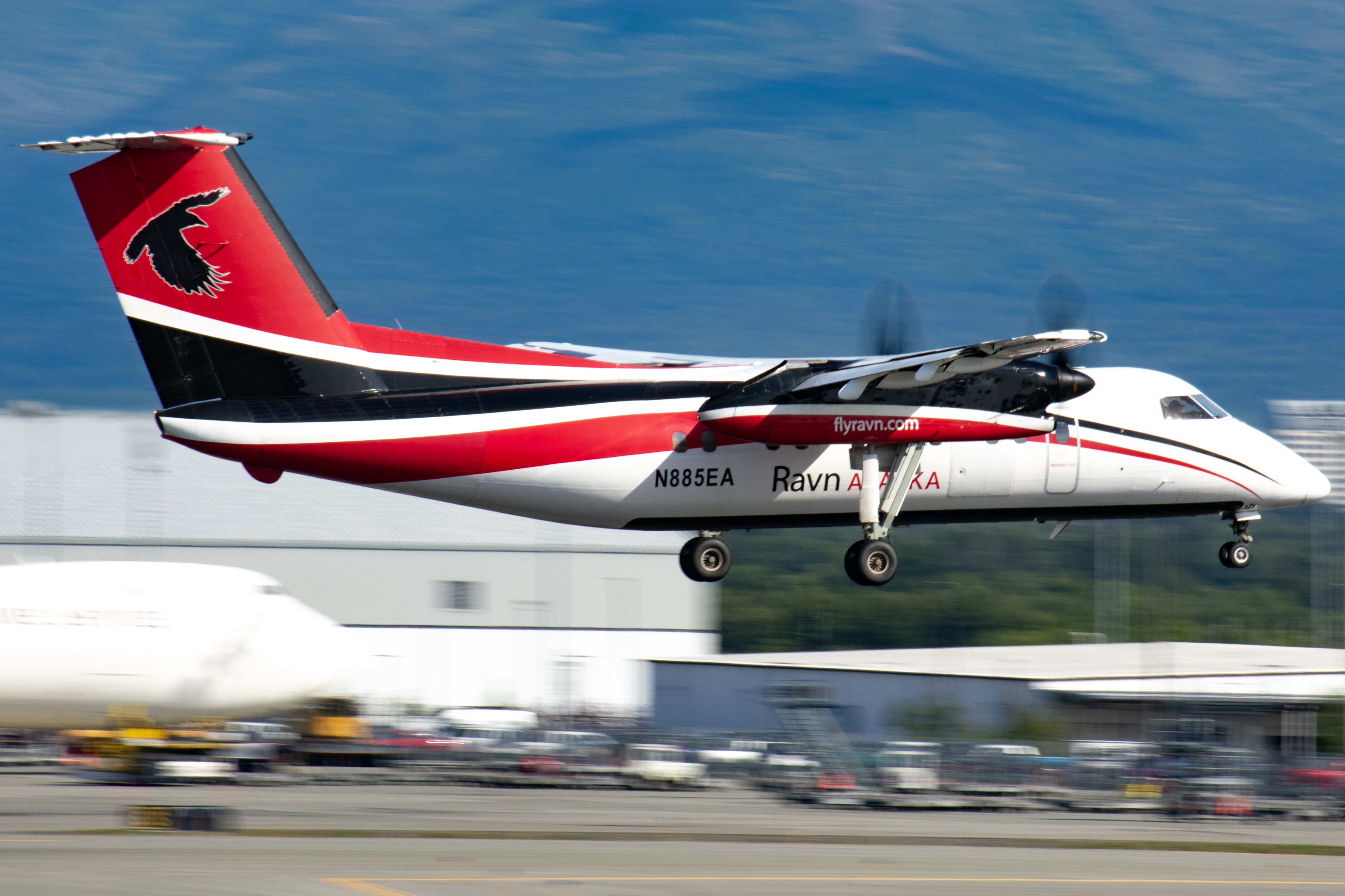 Full size: Ravn Alaska De Havilland Dash-8 Q100 N885EA at Anchorage Ted Stevens International Airport