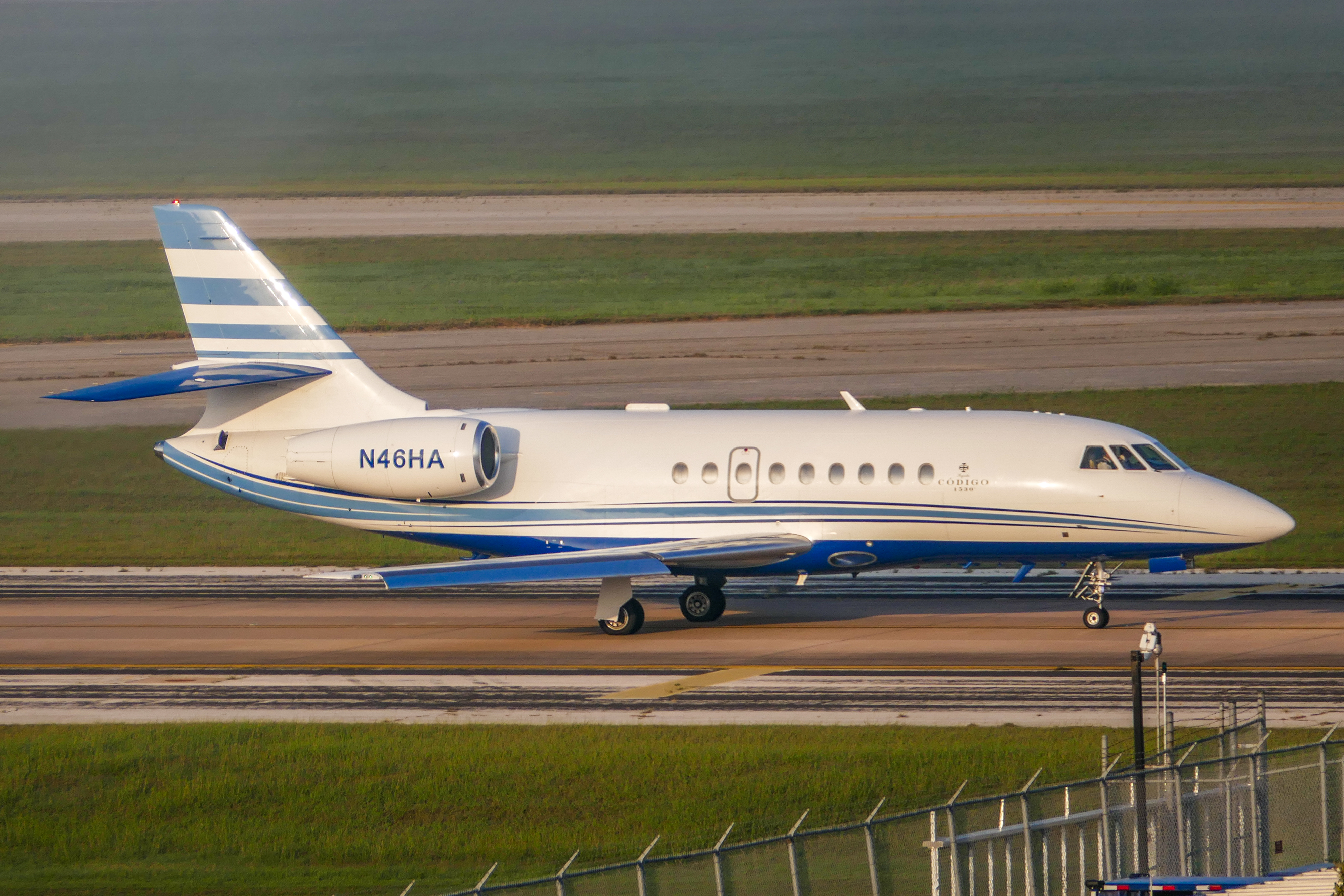Full size: PRIVATE Dassault Falcon 2000 N46HA at Austin-Bergstrom International Airport