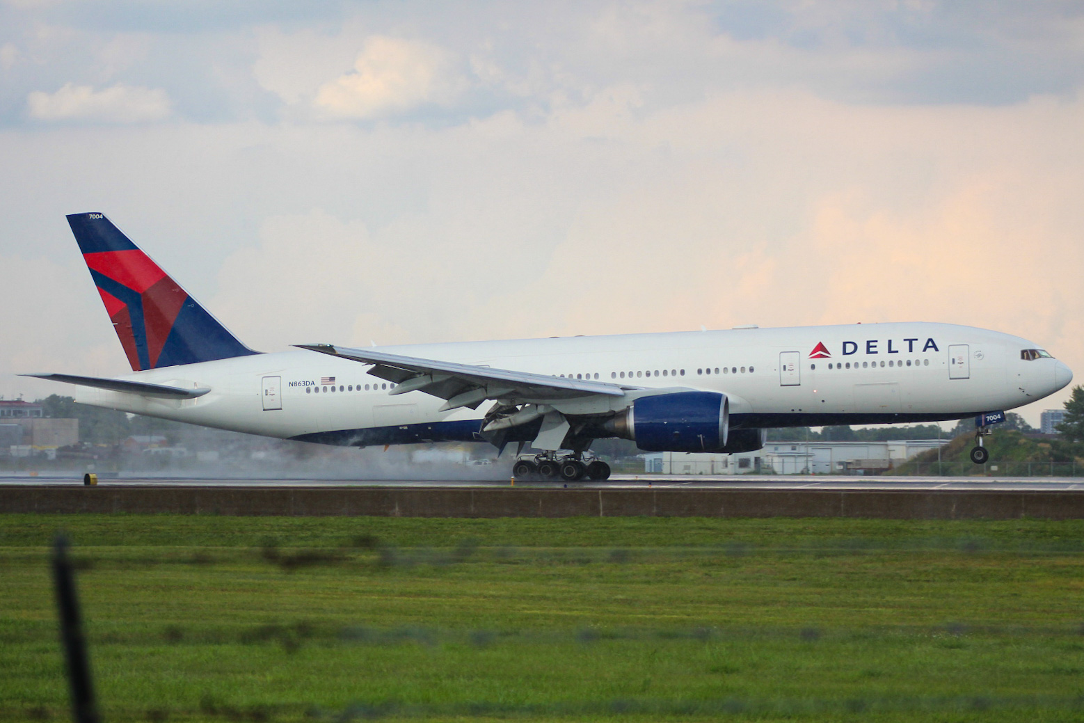Full size: Delta Airlines Boeing 777-200ER N863DA at Minneapolis-St Paul International/Wold-Chamberlain Airport