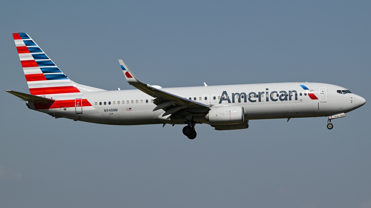 Full size: American Airlines Boeing 737-800 N948NN at Dallas-Fort Worth International Airport