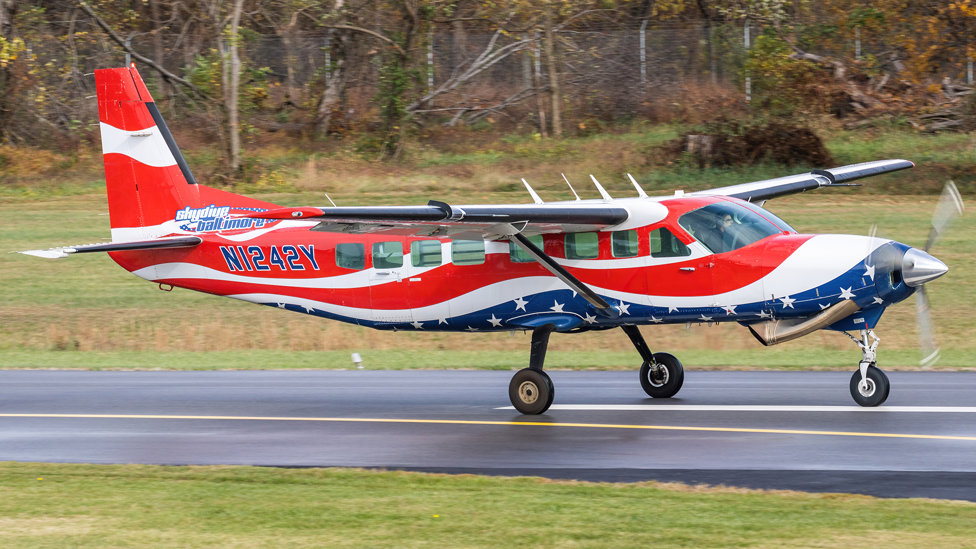 Full size: Skydive Baltimore Cessna 208 Grand Caravan N1242Y at College Park Airport