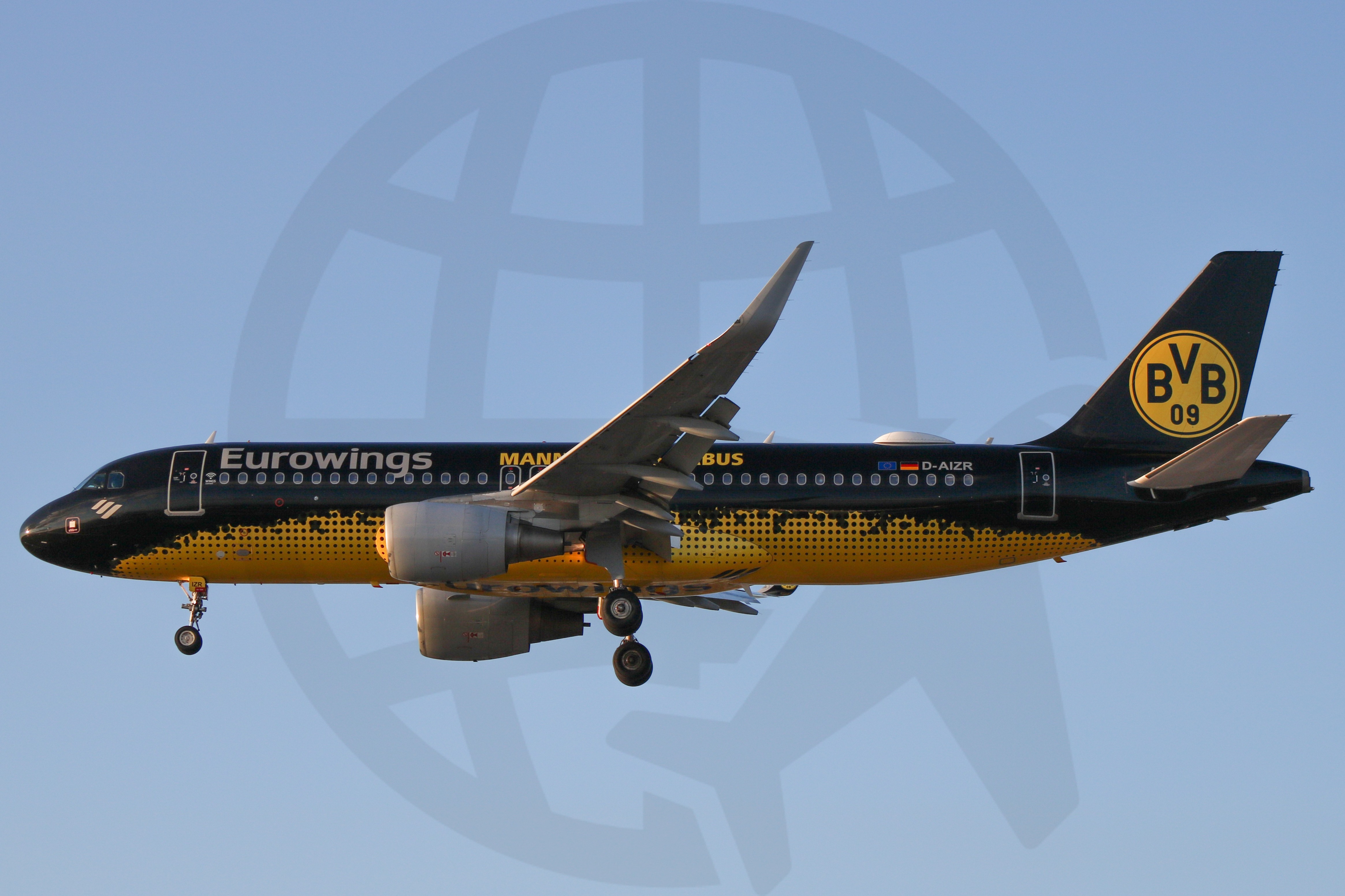 Full size: Eurowings Airbus A320 D-AIZR at London Heathrow International Airport
