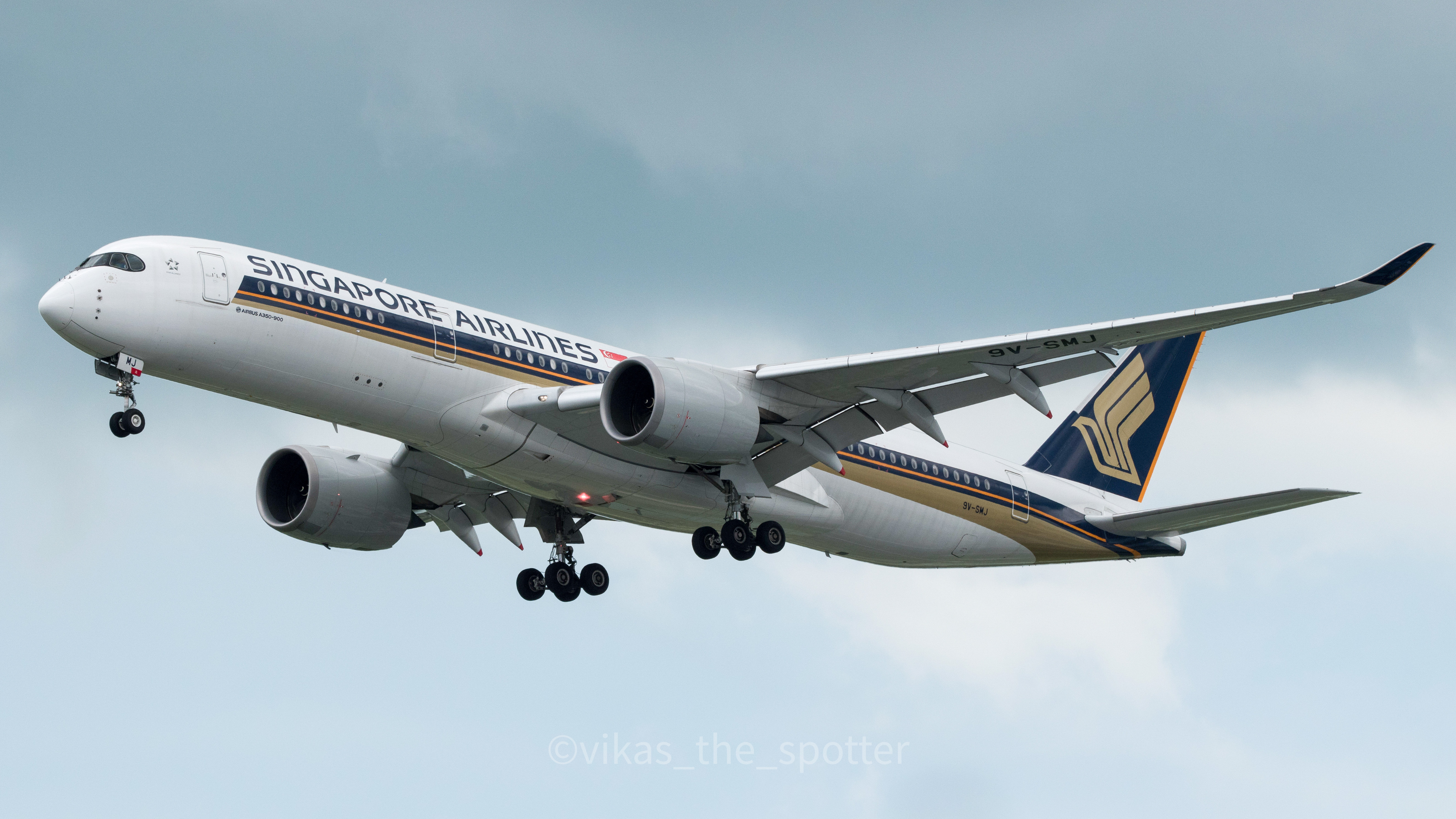 Full size: Singapore Airlines Airbus A350-900 9V-SMJ at Singapore-Changi Airport