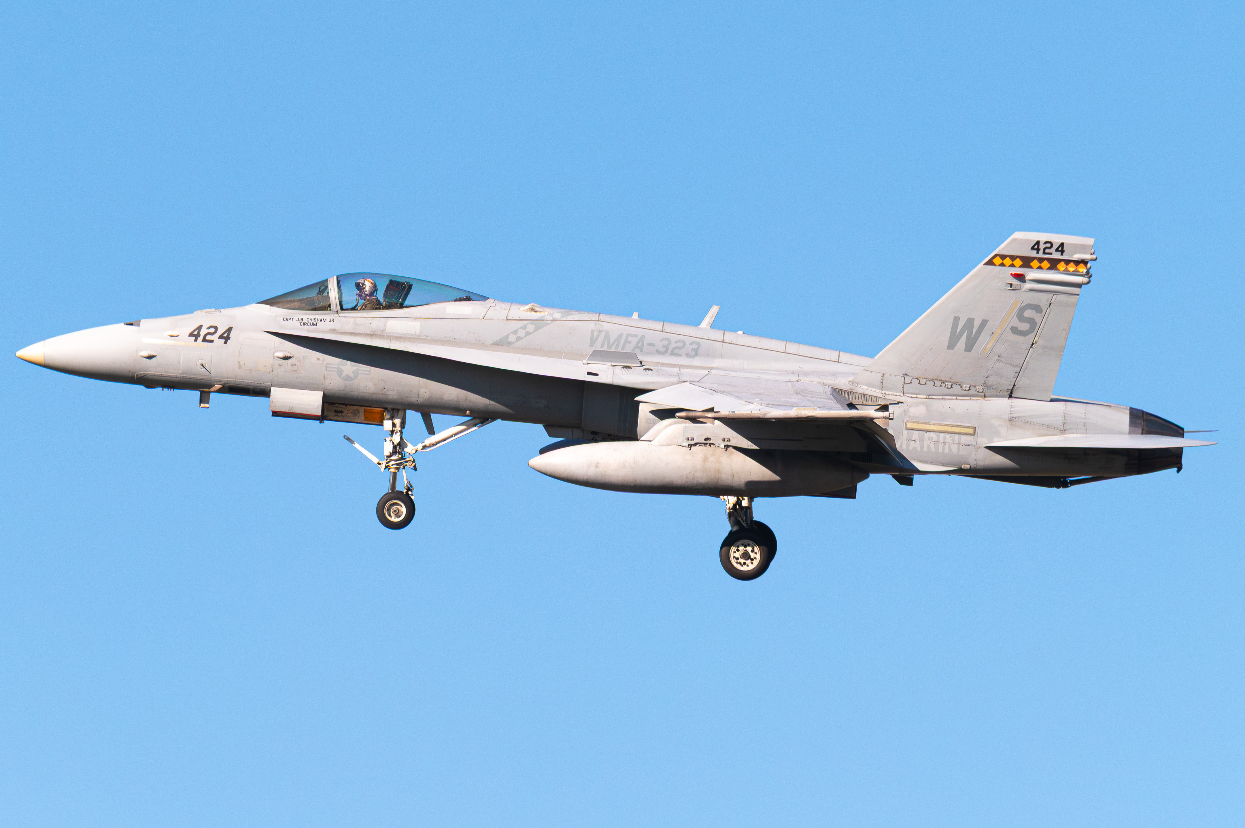 Full size: USMC - United States Marine Corp McDonnel Douglas F/A-18 Hornet 165186 at Miramar MCAS (Joe Foss Field) Airport
