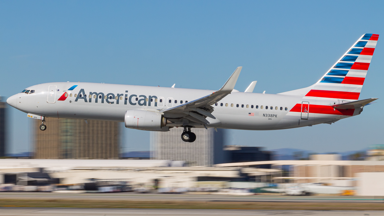 Full size: American Airlines Boeing 737-800 N338PK at Los Angeles International Airport
