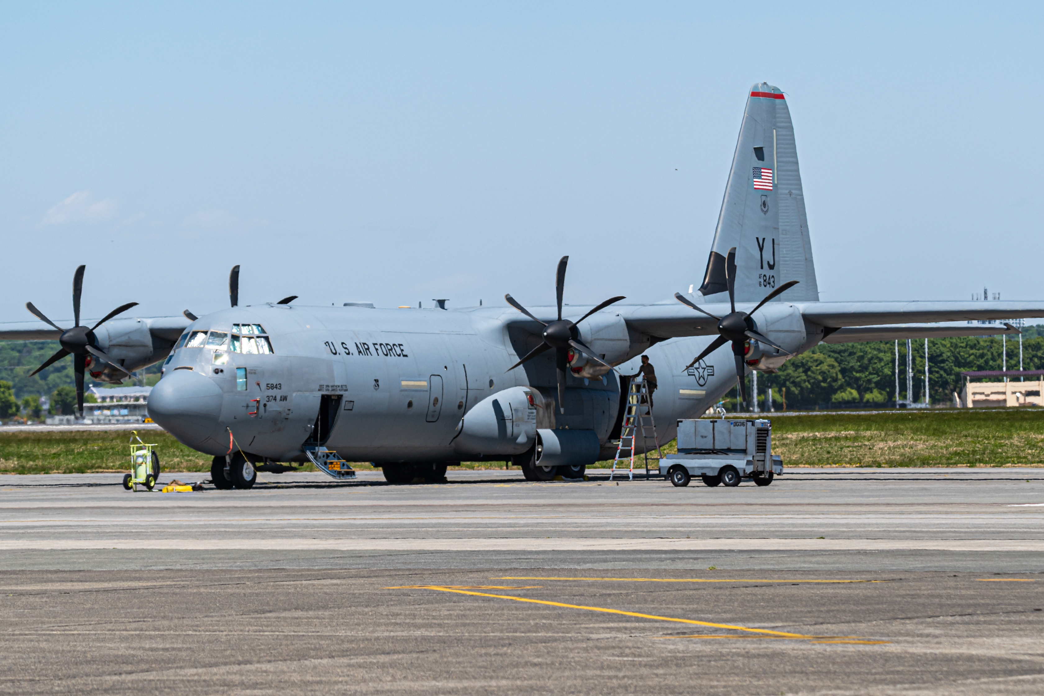 Full size: US Air Force Lockheed C-130J Hercules 15-5843 at Yokota Air Base