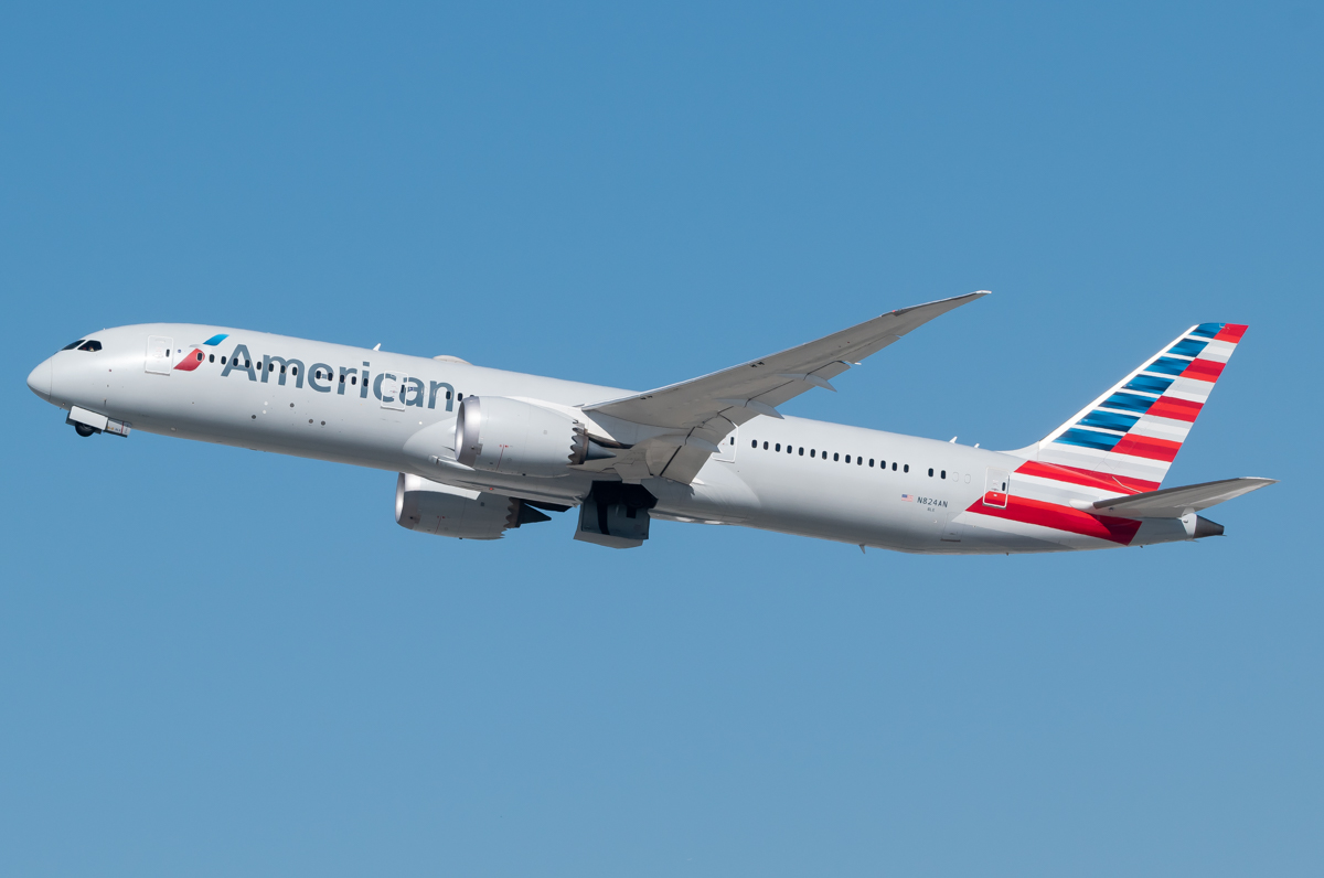 Full size: American Airlines Boeing 787-9 N827AN at Los Angeles International Airport