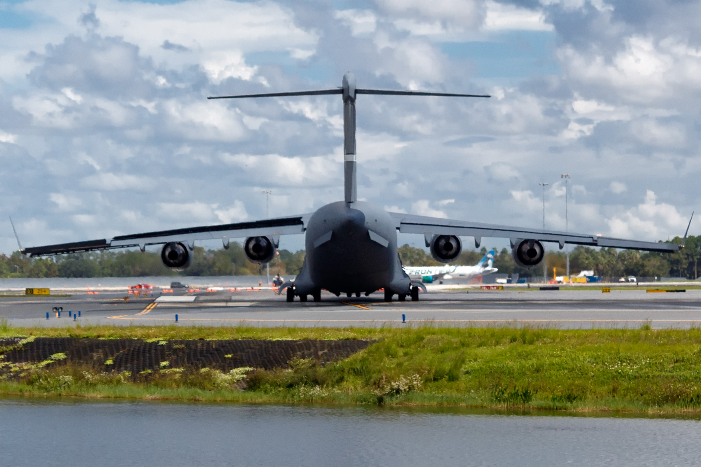 Full size: USAF - United States Air Force Boeing C-17 Globemaster III 06-6154 at Orlando International Airport