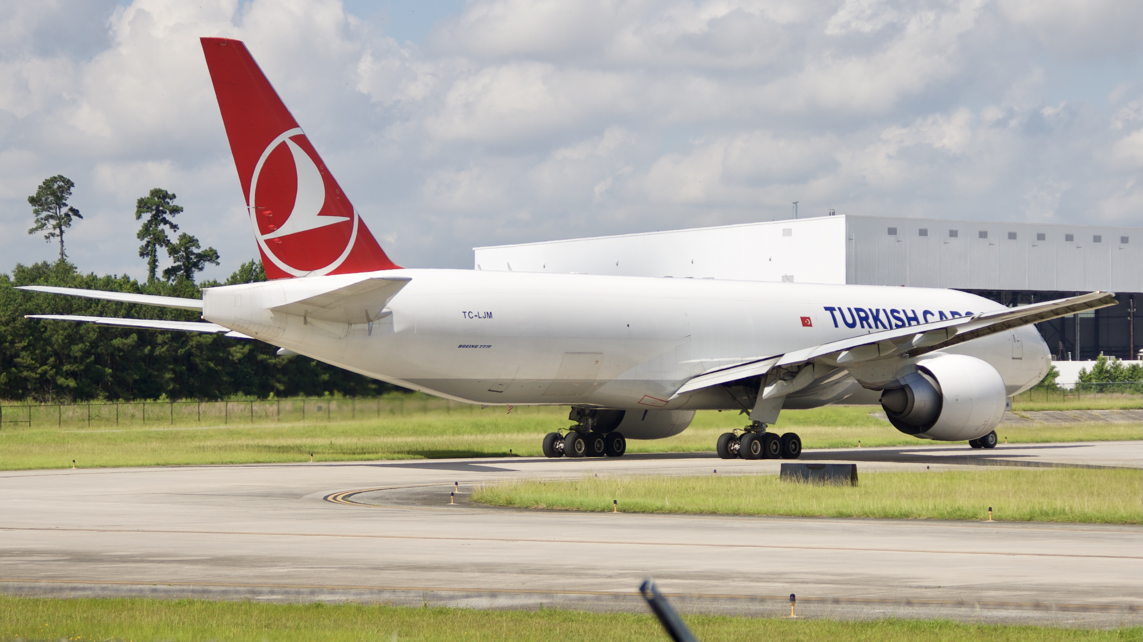 Full size: Turkish Airlines Cargo Boeing 777-F TC-LJN at Houston-George Bush Intercontinental Airport