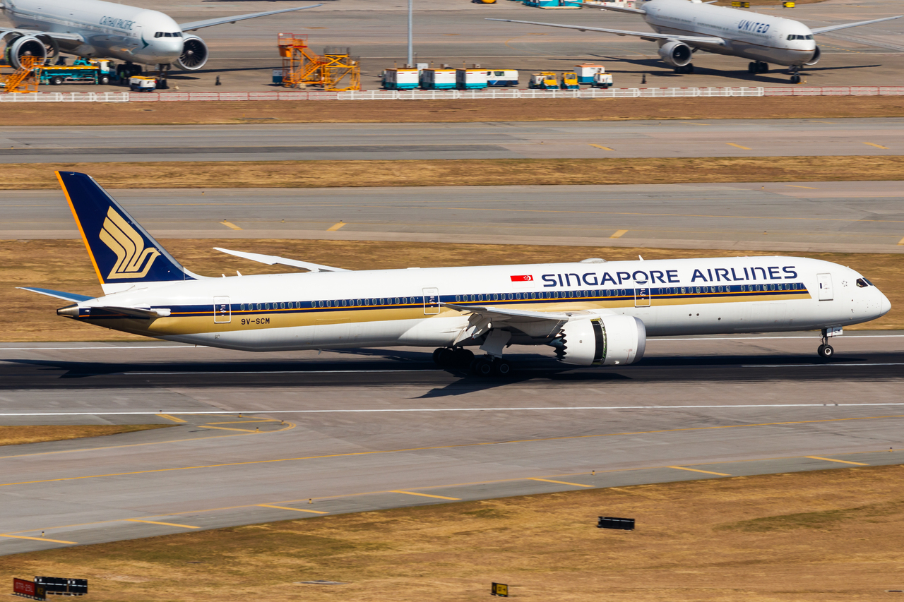 Full size: Singapore Airlines Boeing 787-10 9V-SCM at Hong Kong International Airport