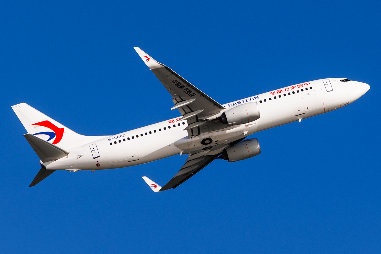 Full size: China Eastern Airlines Boeing 737-800 B-208D at Hong Kong International Airport