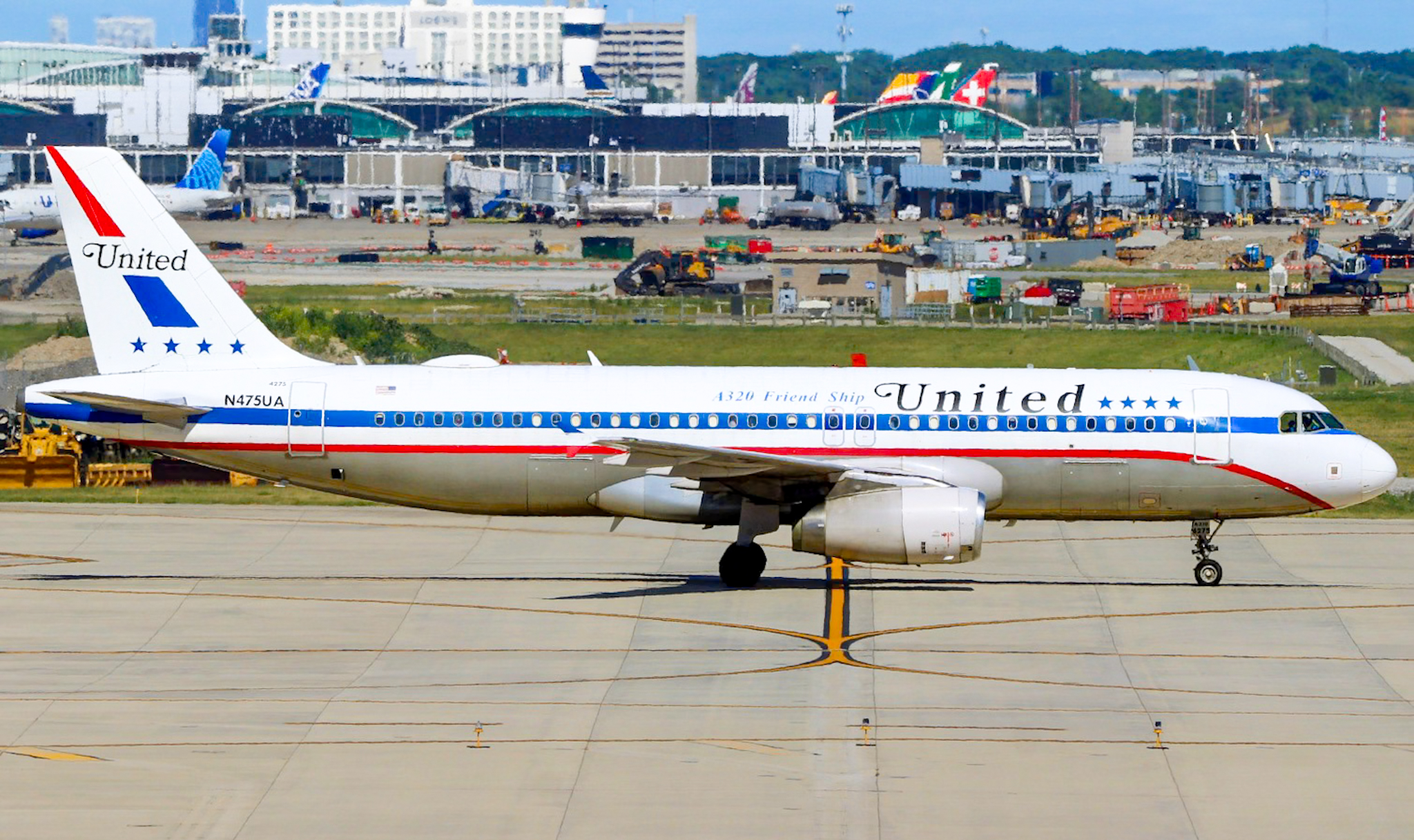 Full size: United Airlines Airbus A320 N475UA at Chicago O'Hare International Airport