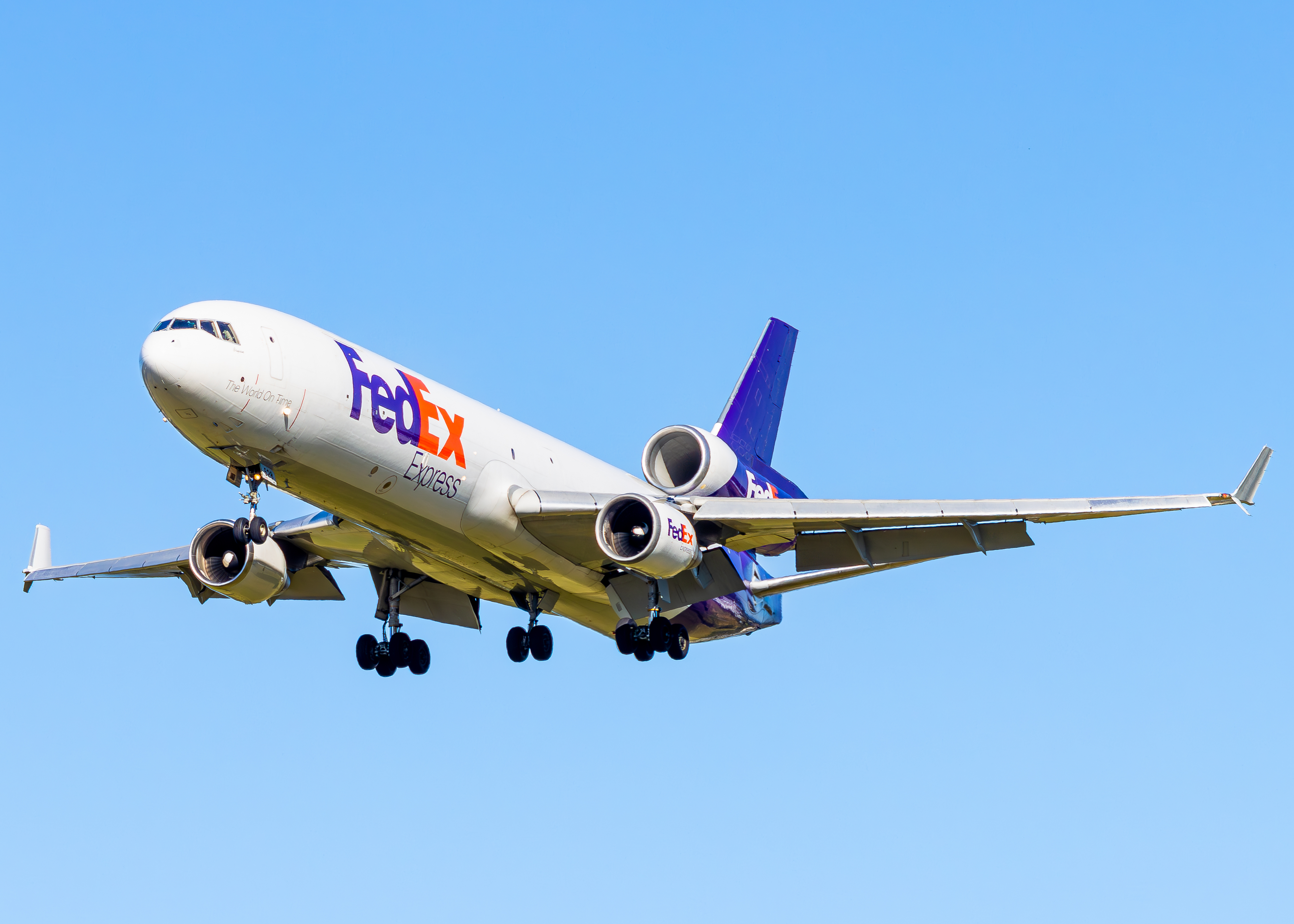 Full size: FedEx McDonnell Douglas MD-11F N528FE at Portland International Airport