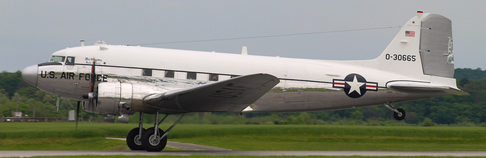 Full size: PRIVATE Douglas C-47 Skytrain/Dakota N47E at Frederick Municipal Airport