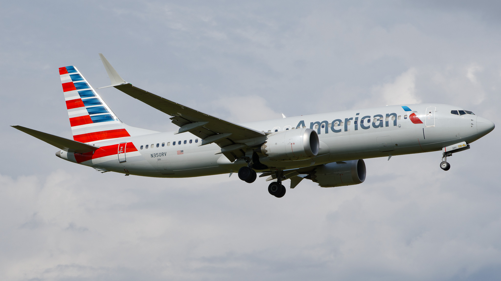 Full size: American Airlines Boeing 737 MAX 8 N350RV at Tampa International Airport