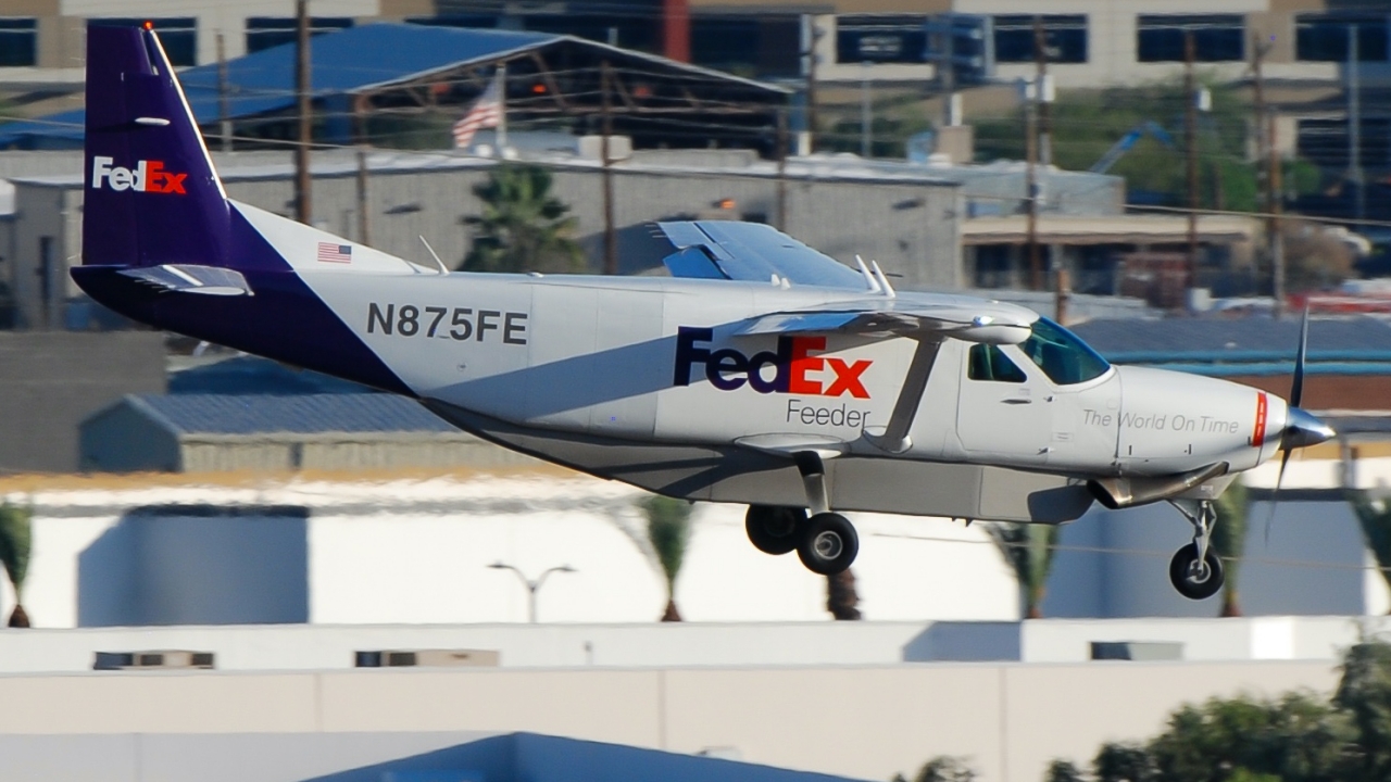 Full size: FedEx Cessna 208 Grand Caravan N875FE at Phoenix Sky Harbor International Airport