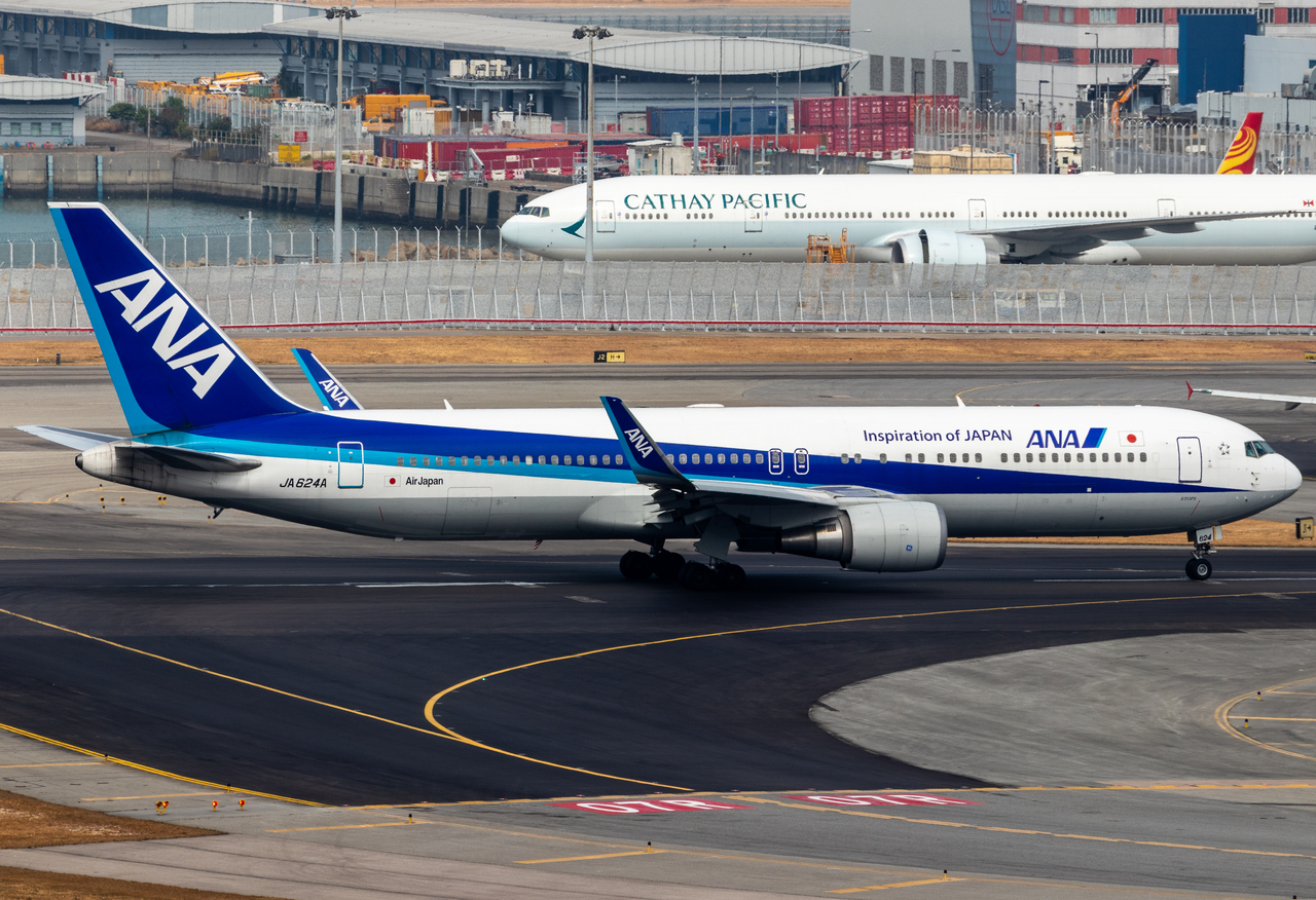 Full size: All Nippon Airways Boeing 767-300 JA634A at Hong Kong International Airport