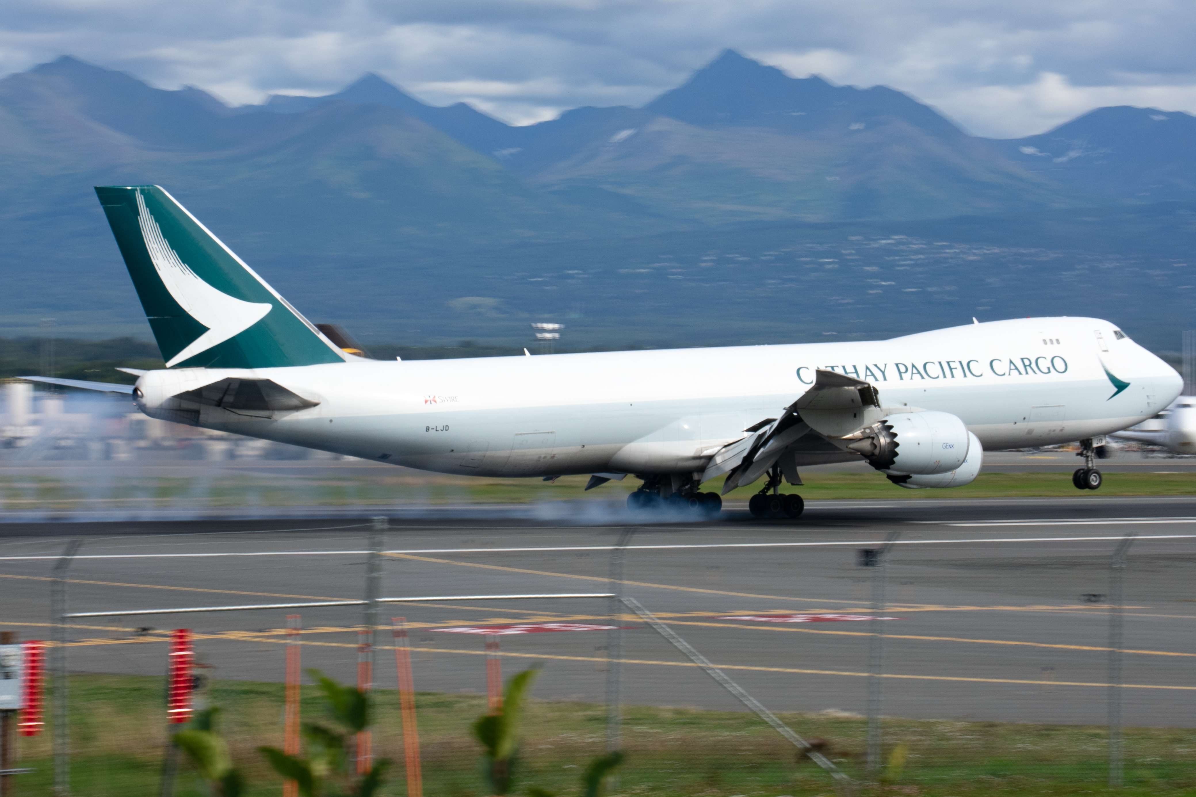 Full size: Cathay Pacific Boeing 747-8F B-LJD at Anchorage Ted Stevens International Airport