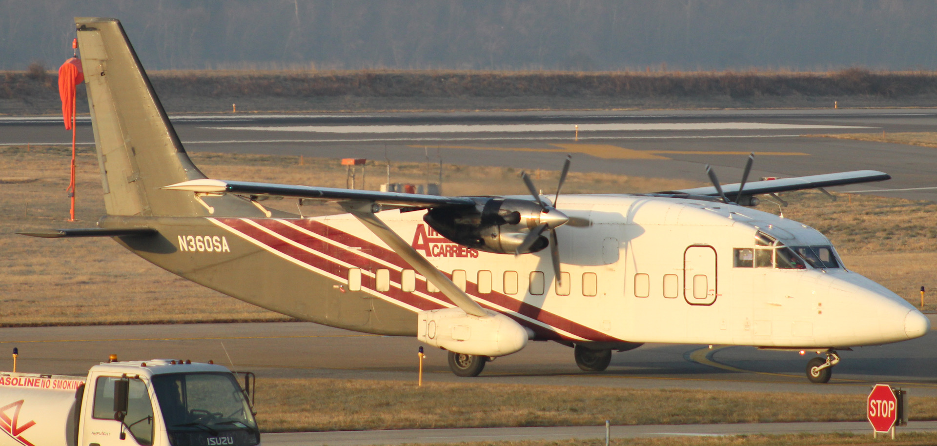 Full size: Air Cargo Carriers  Shorts SD-360  N360SA at Harrisburg International Airport