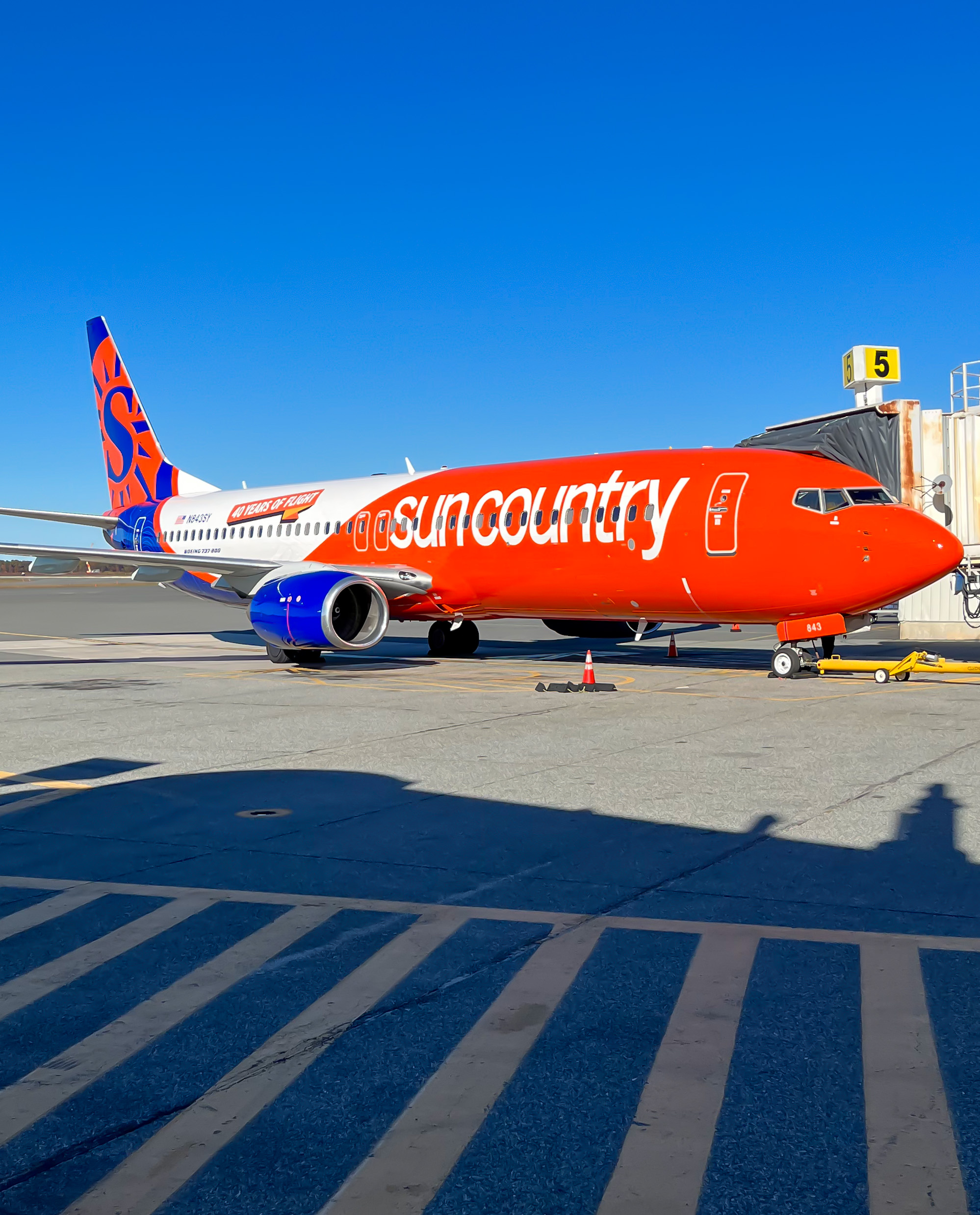 Full size: Sun Country Airlines Boeing 737-800 N843SY at Atlantic City International Airport
