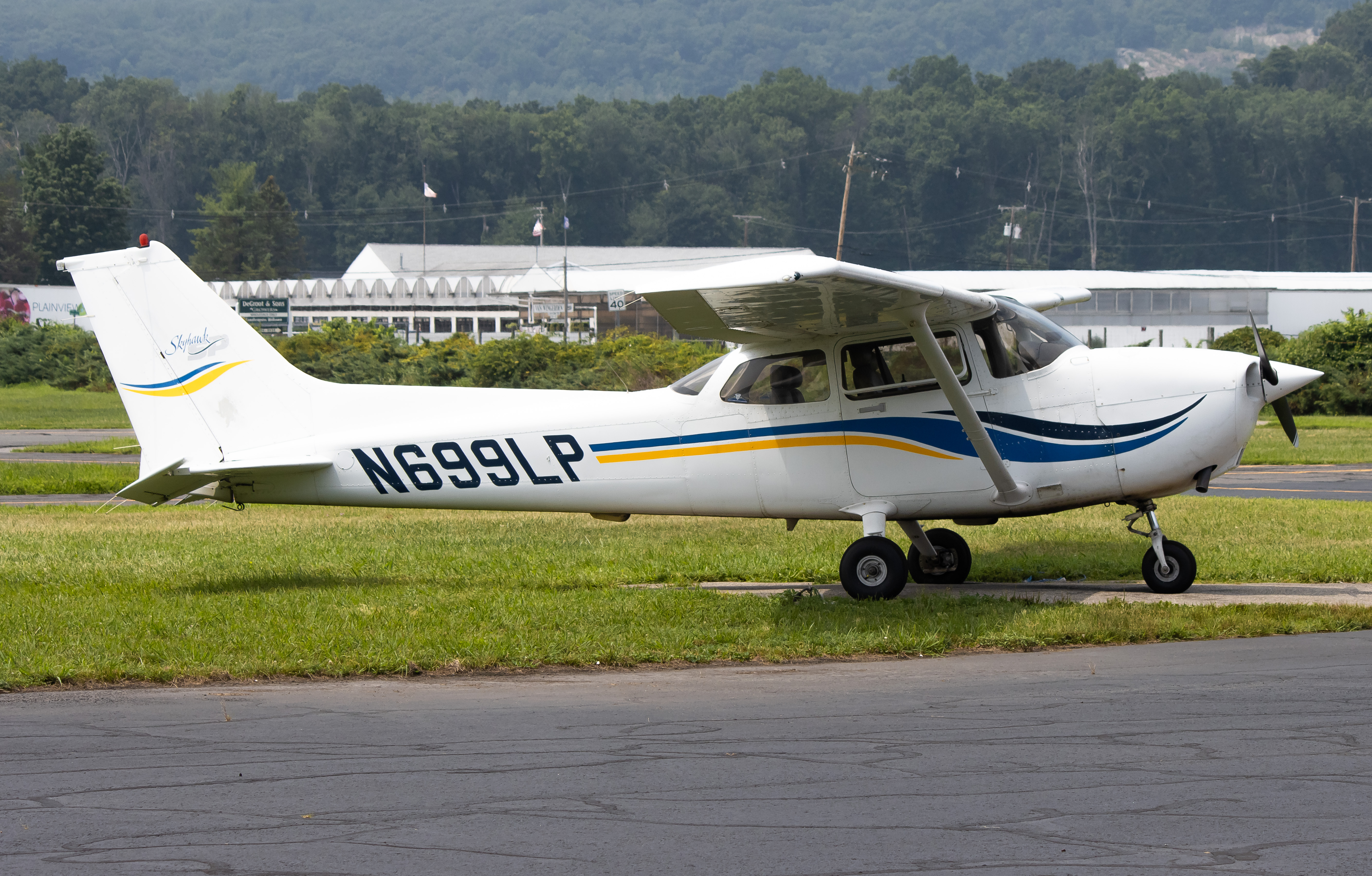 Full size: PRIVATE Cessna 172 N699LP at Lincoln Park Airport