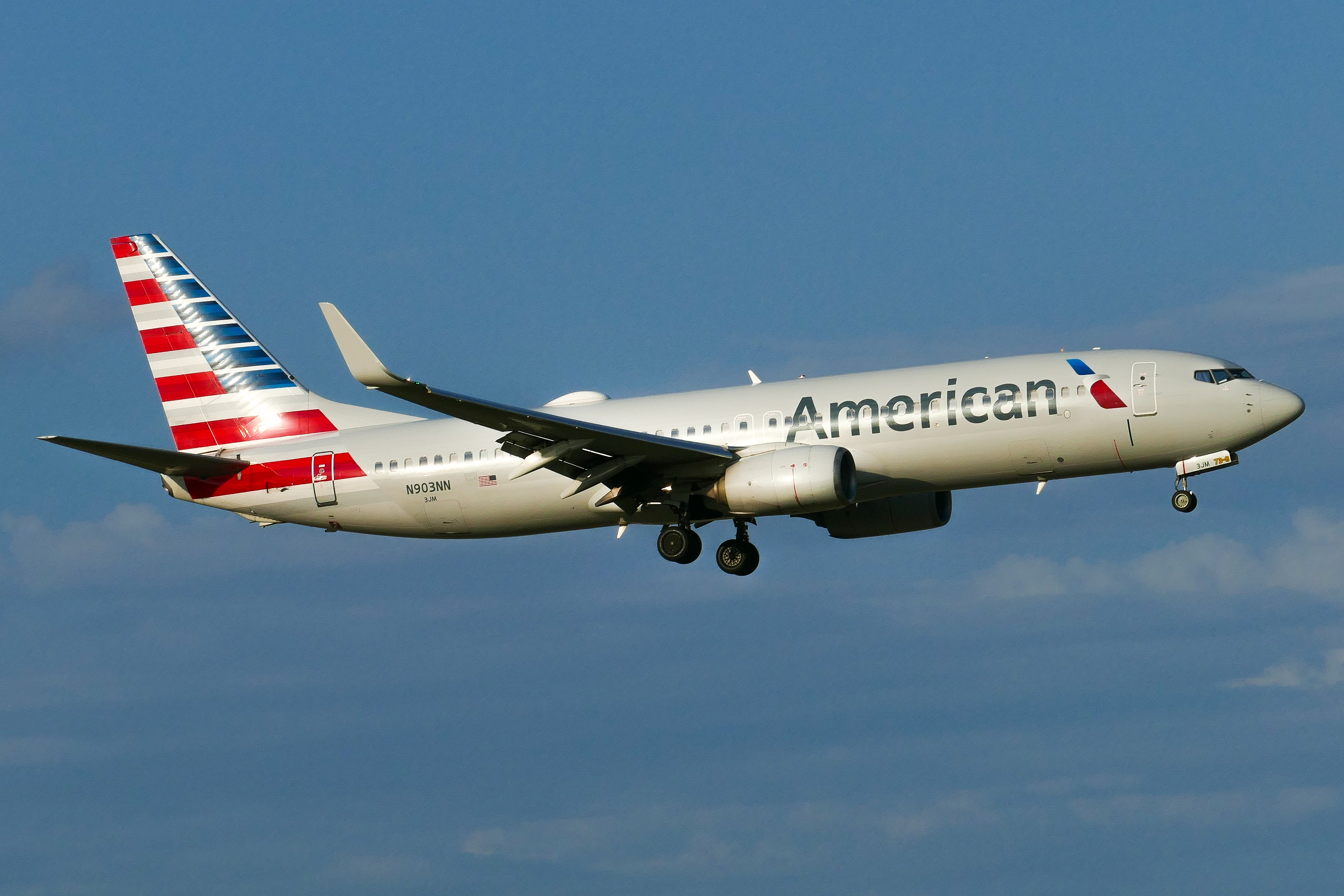 Full size: American Airlines Boeing 737-800 N903NN at Dallas-Fort Worth International Airport