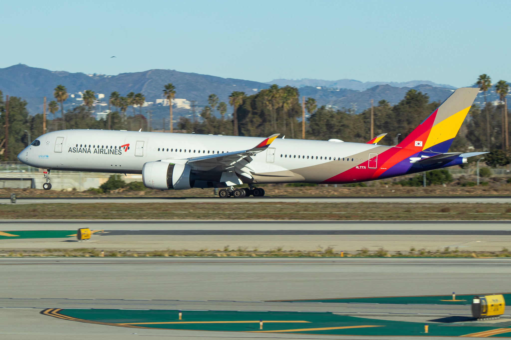 Full size: Asiana Airlines Airbus A350-900 HL7771 at Los Angeles International Airport