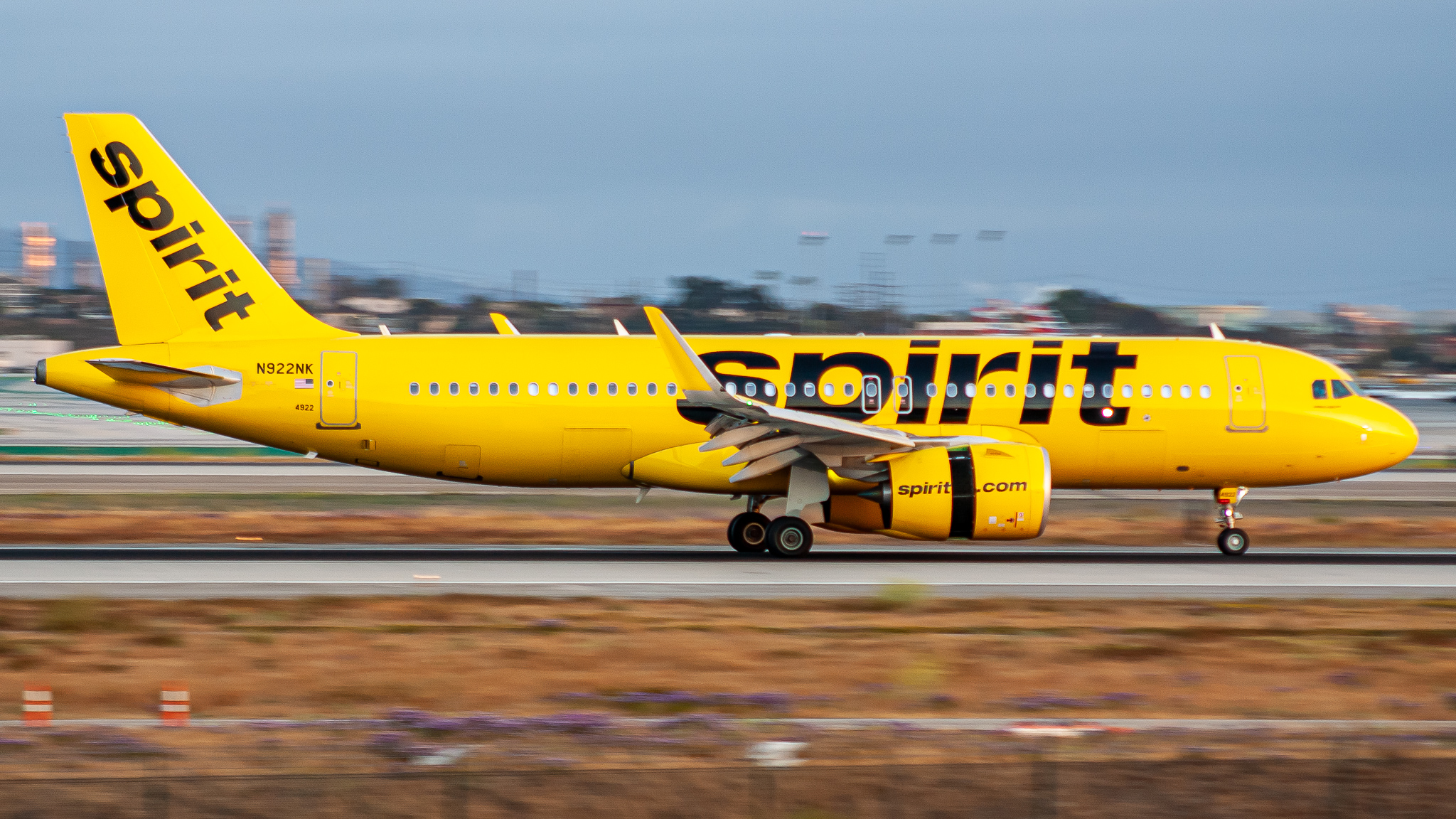 Full size: Spirit Airlines Airbus A320NEO N922NK at Los Angeles International Airport