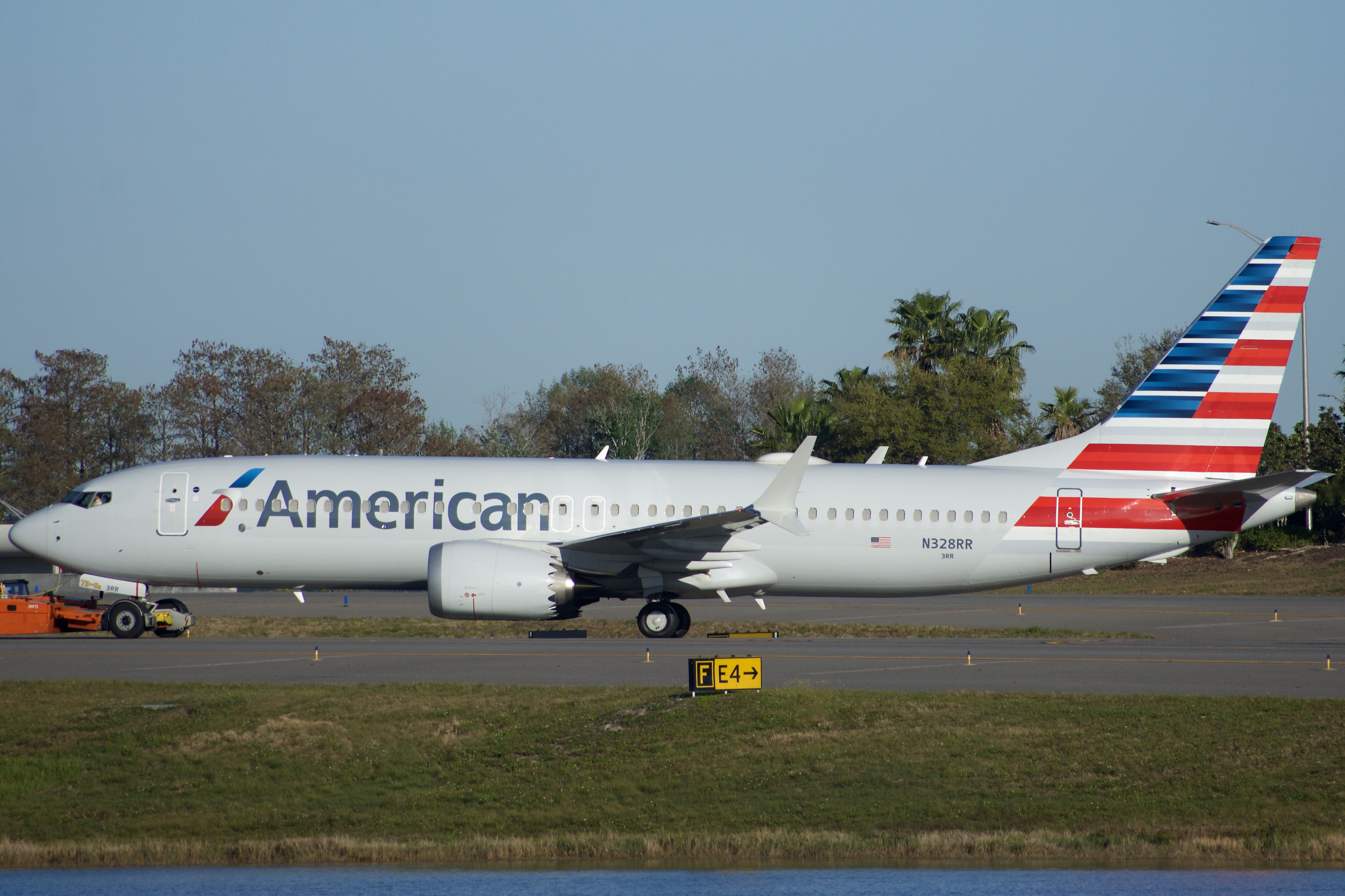 Full size: American Airlines Boeing 737 MAX 8 N328RR at Orlando International Airport