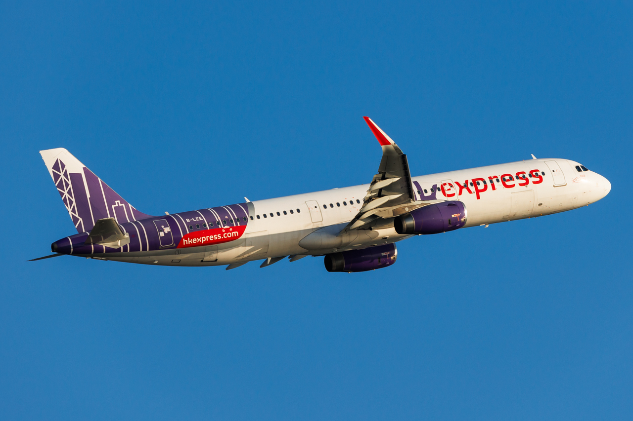 Full size: Hong Kong Express Airbus A321-200 B-LEE at Hong Kong International Airport