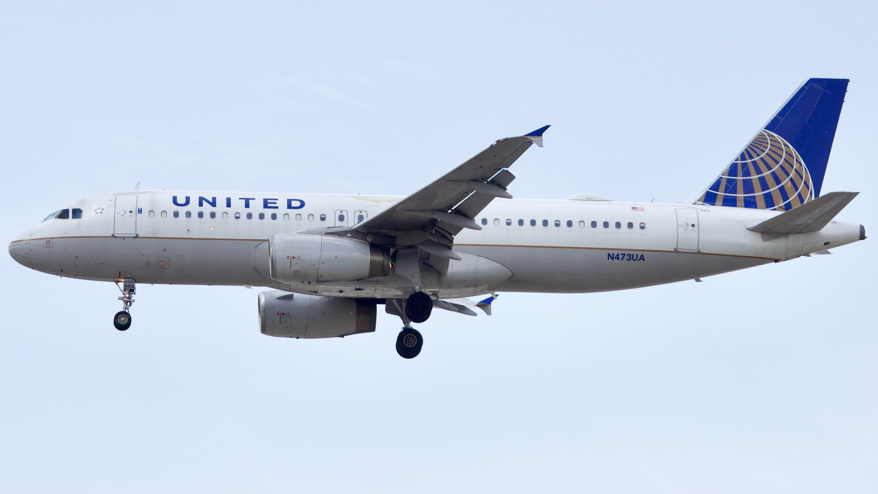 Full size: United Airlines Airbus A320 N473UA at Houston-George Bush Intercontinental Airport