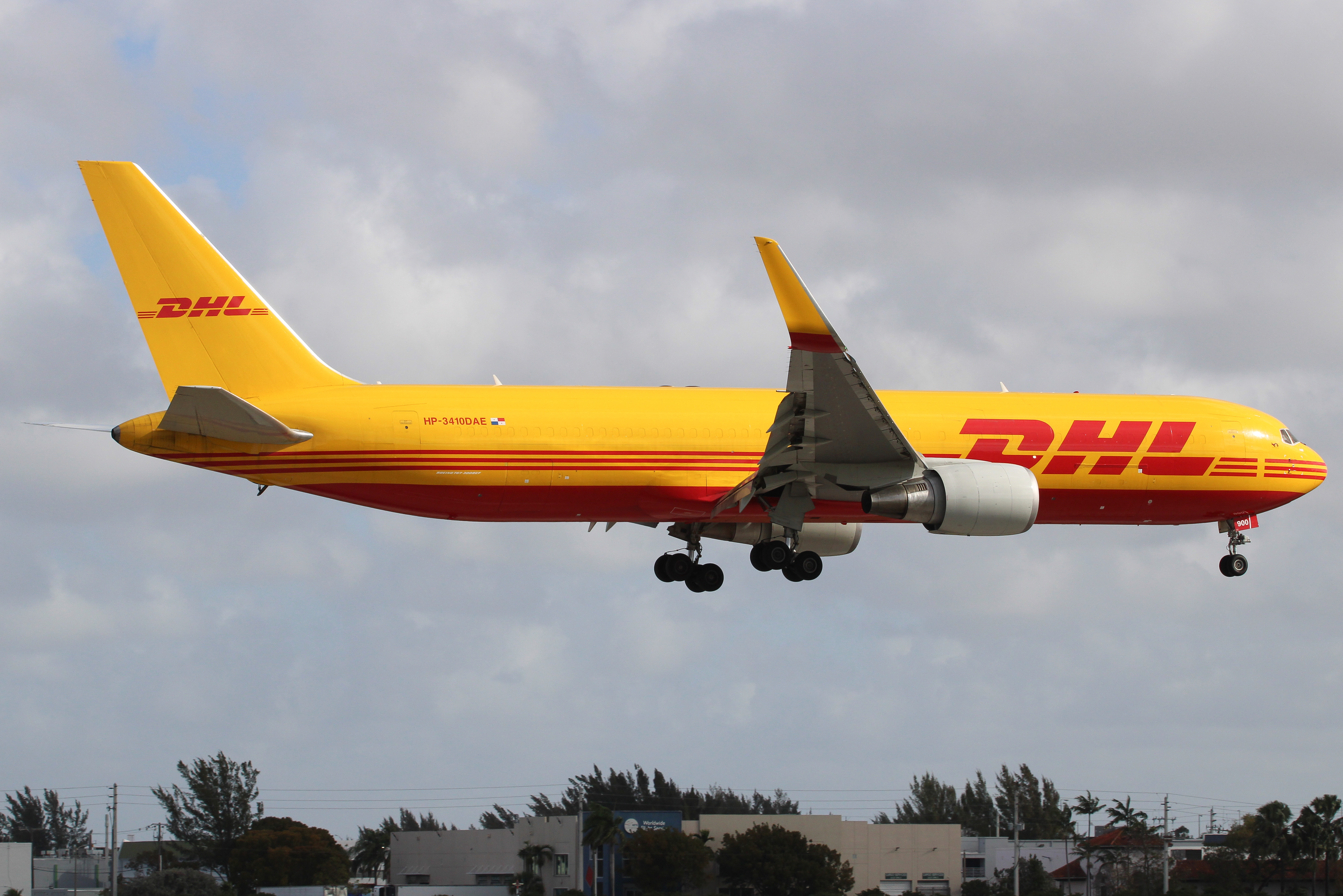 Full size: DHL  Boeing 767-300ER HP-3410DAE at Miami International Airport