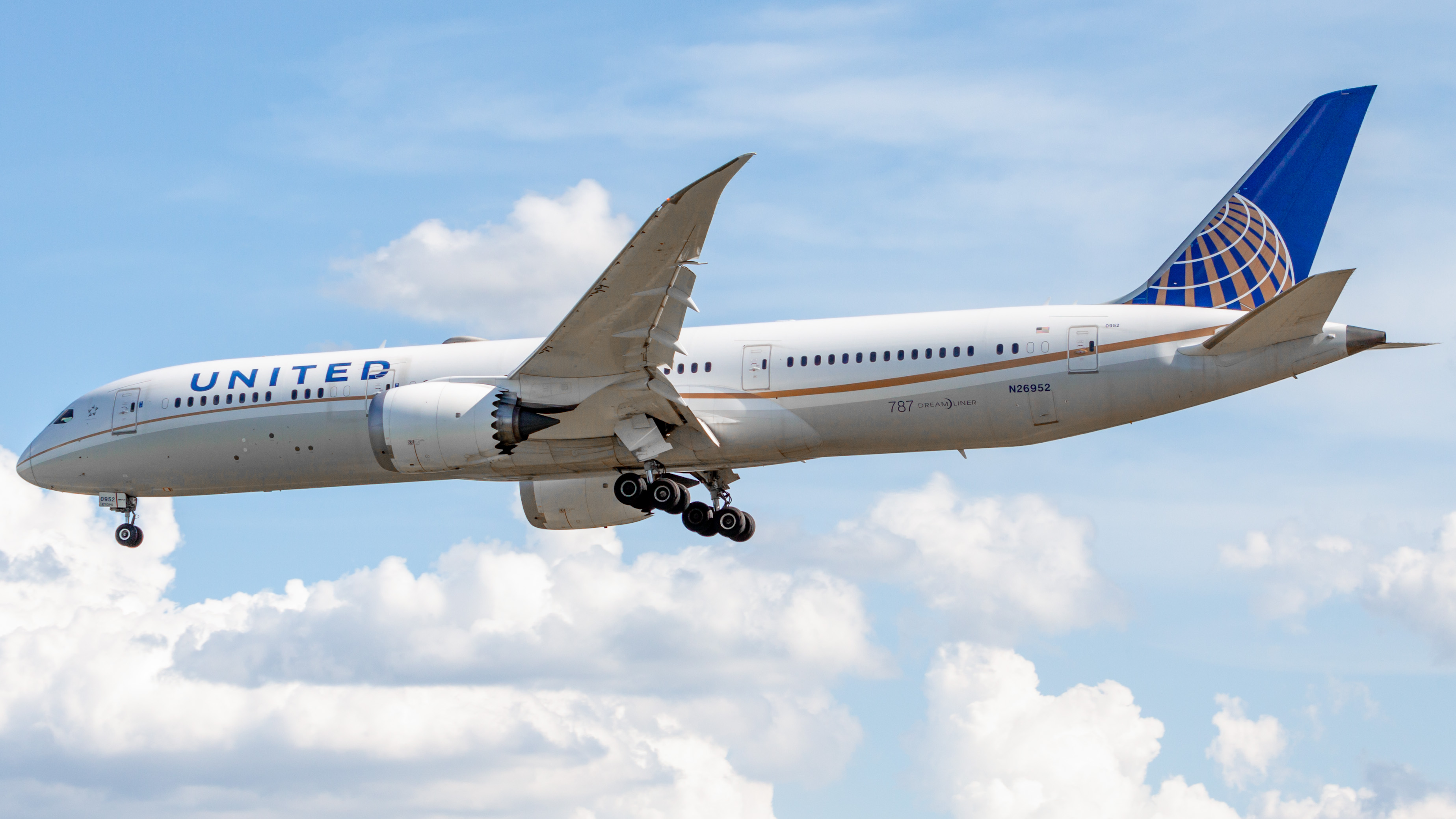Full size: United Airlines Boeing 787-9 N26952 at Houston-George Bush Intercontinental Airport