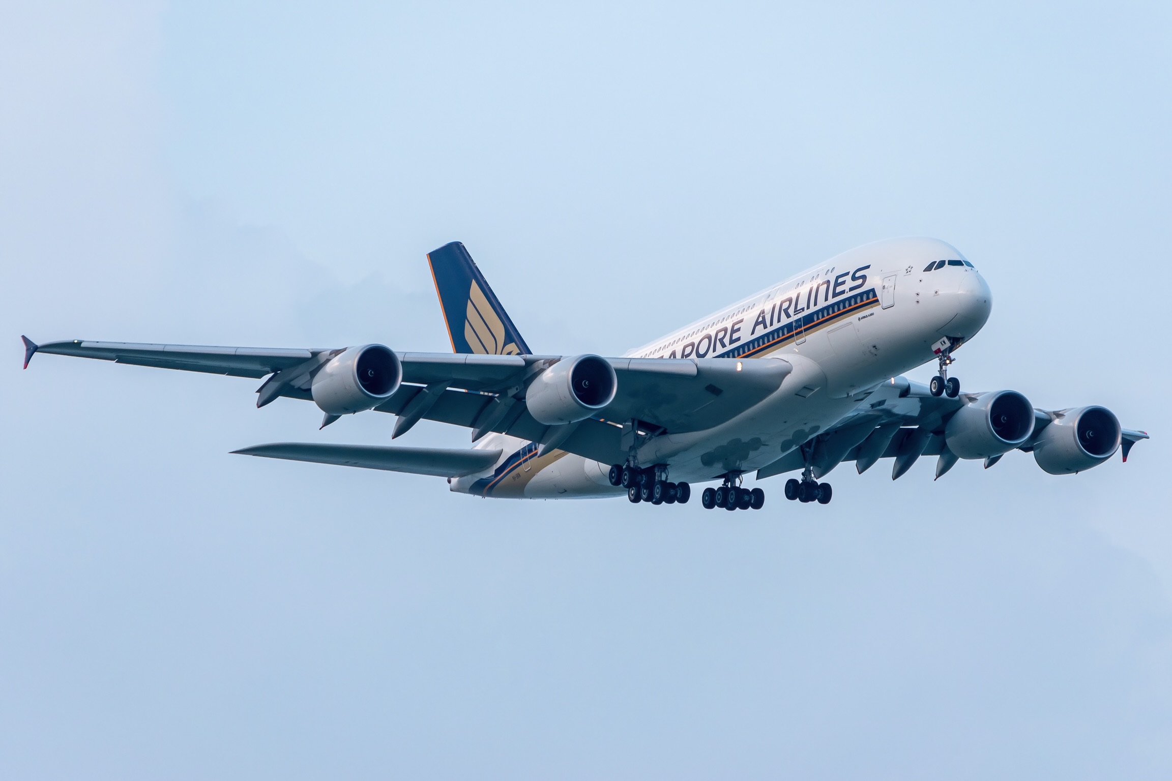 Full size: Singapore Airlines Airbus A380-800 9V-SKW at Singapore-Changi Airport