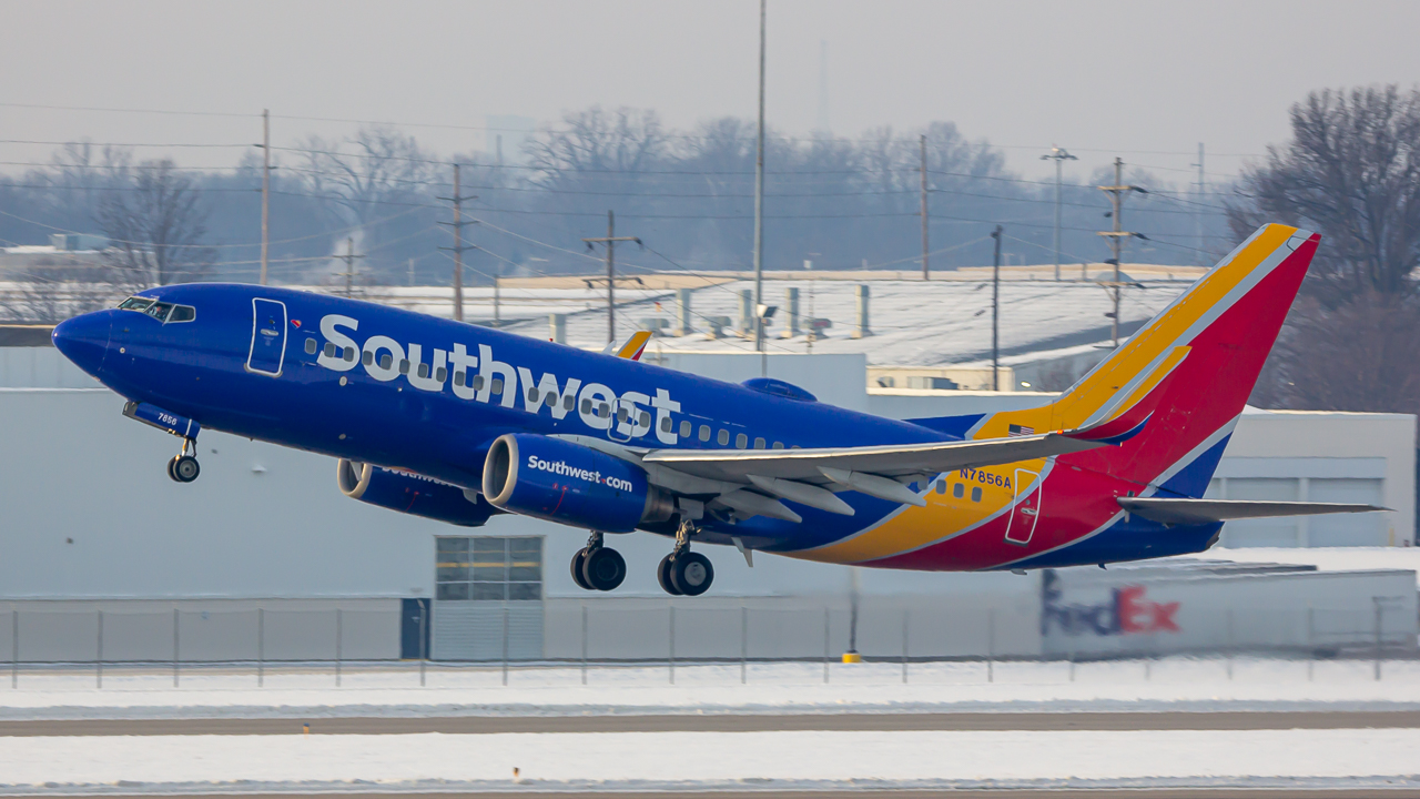 Full size: Southwest Airlines Boeing 737-800 N7856A at John Glenn Columbus International Airport