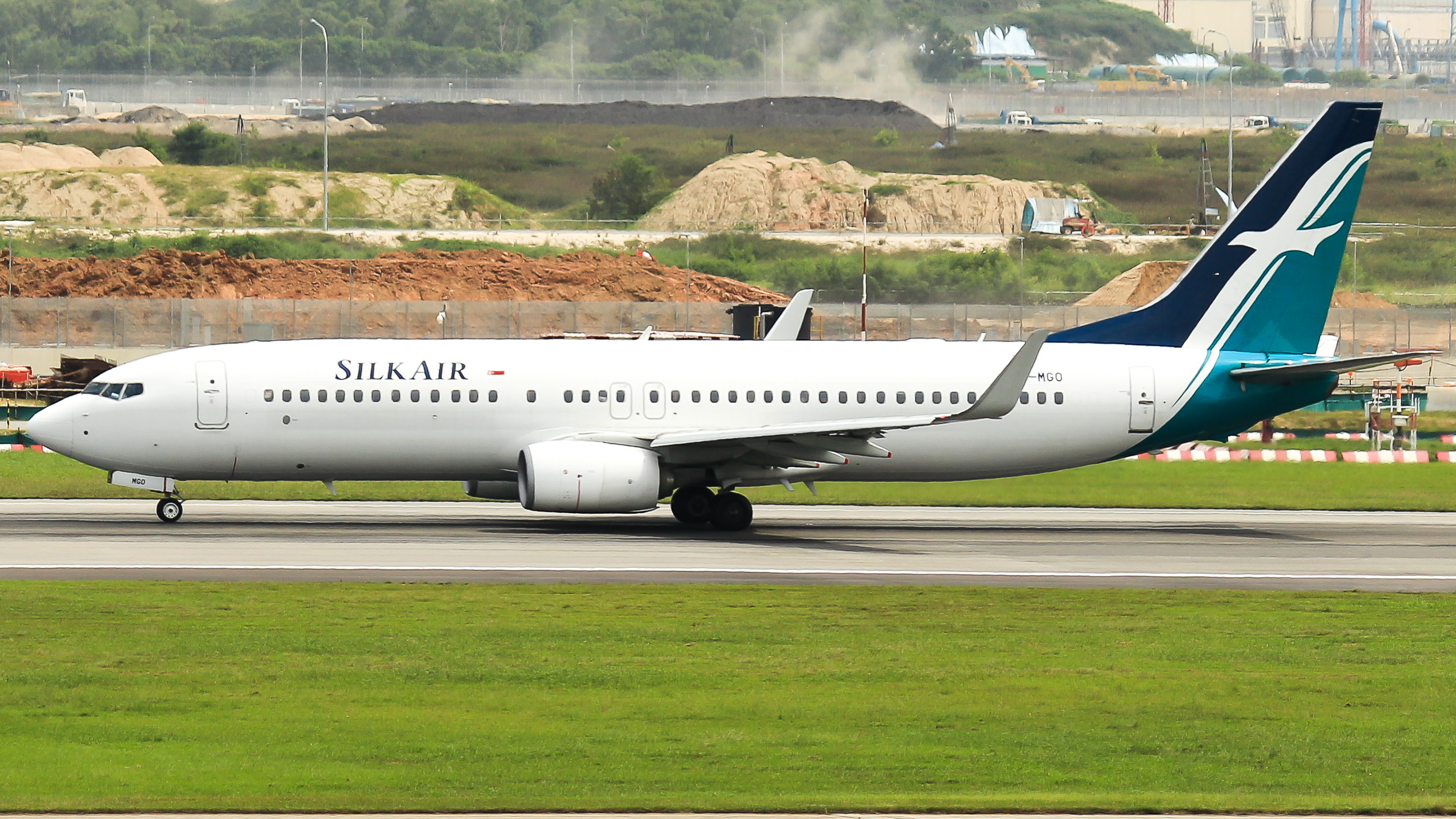Full size: SilkAir Boeing 737-800 9V-MGO at Singapore-Changi Airport