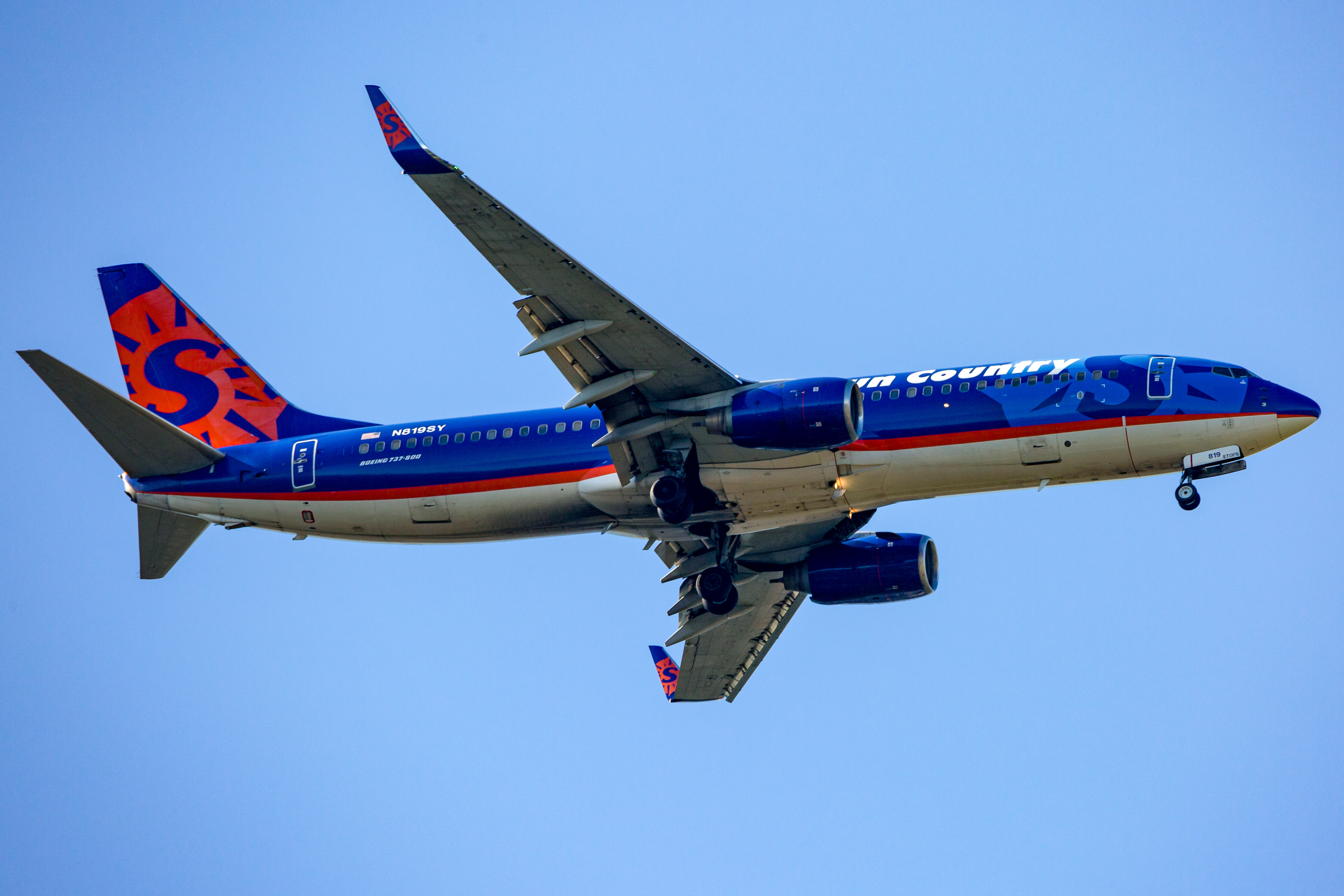 Full size: Sun Country Airlines Boeing 737-800 N819SY at Baltimore/Washington International Thurgood Marshall Airport