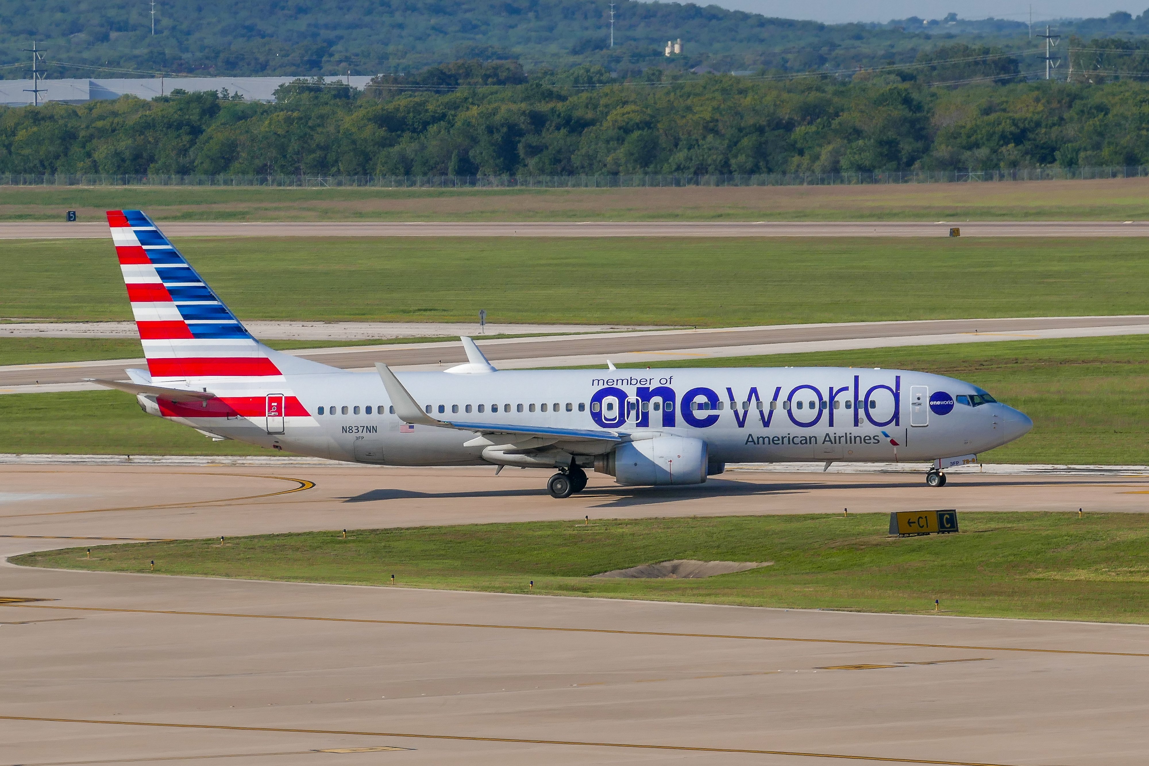 Full size: American Airlines Boeing 737-800 N837NN at Austin-Bergstrom International Airport