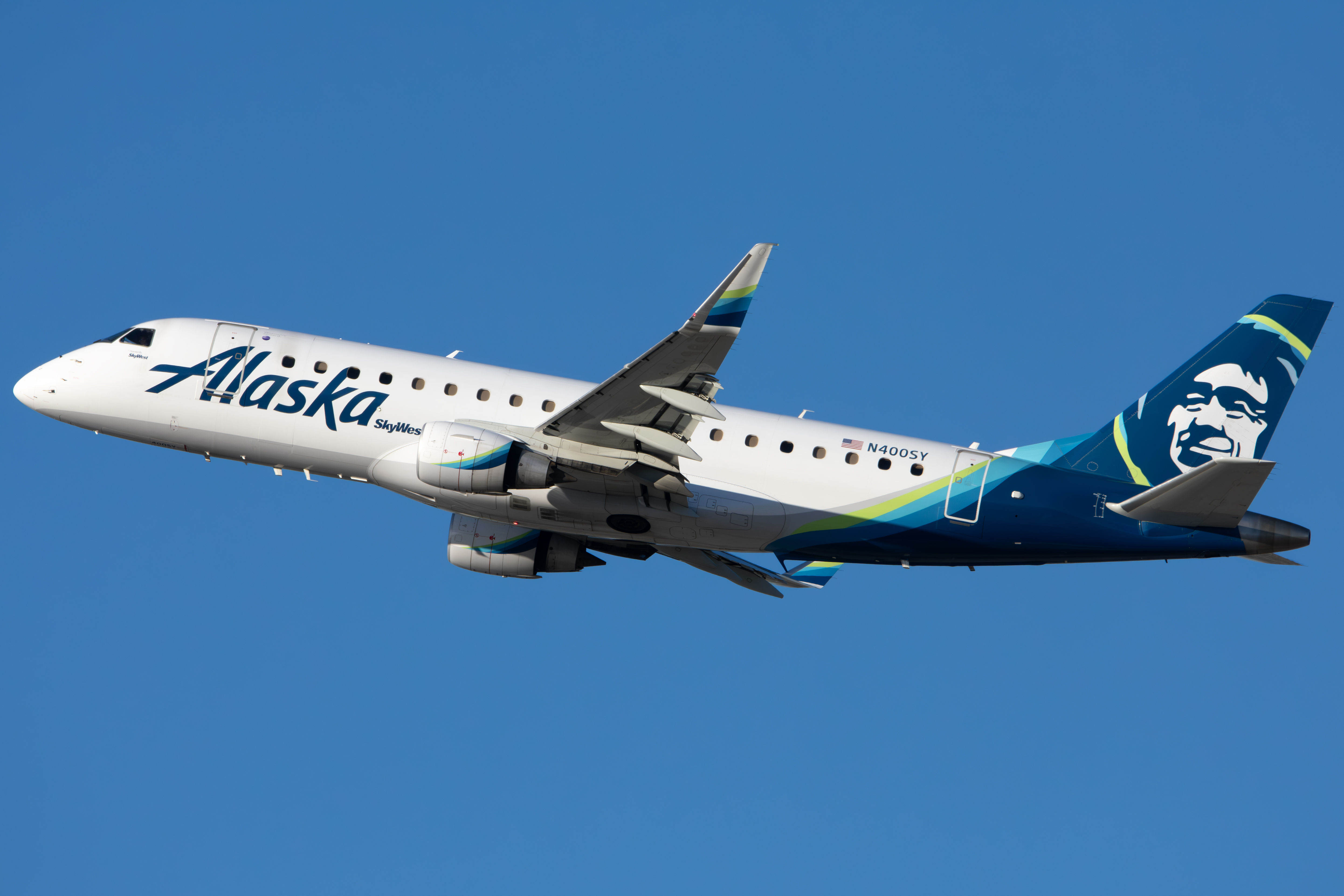 Full size: Alaska Airlines Embraer E175 N400SY at Norman Y Mineta San Jose International Airport