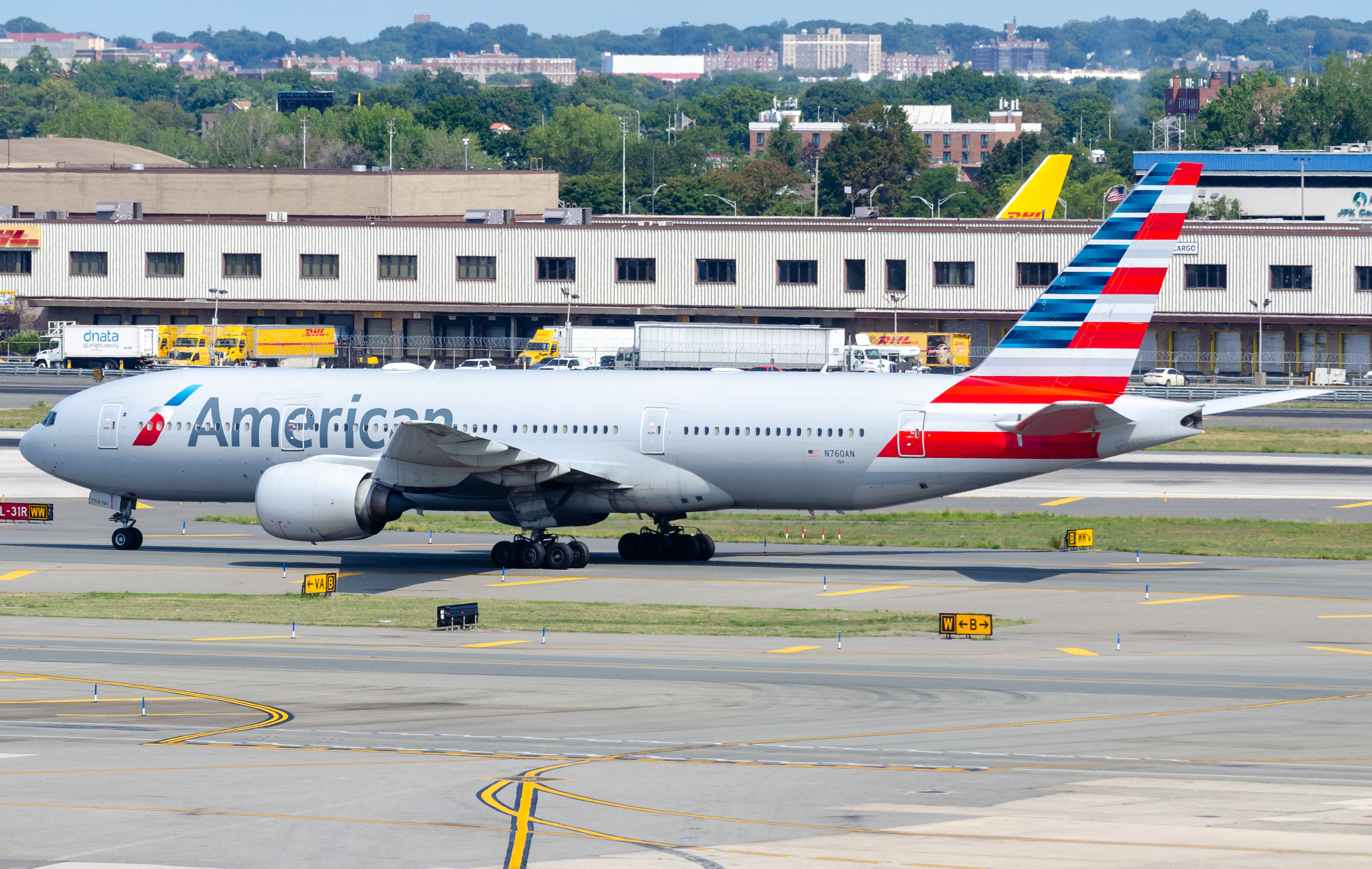 Full size: American Airlines Boeing 777-200ER N760AN at John F. Kennedy International Airport