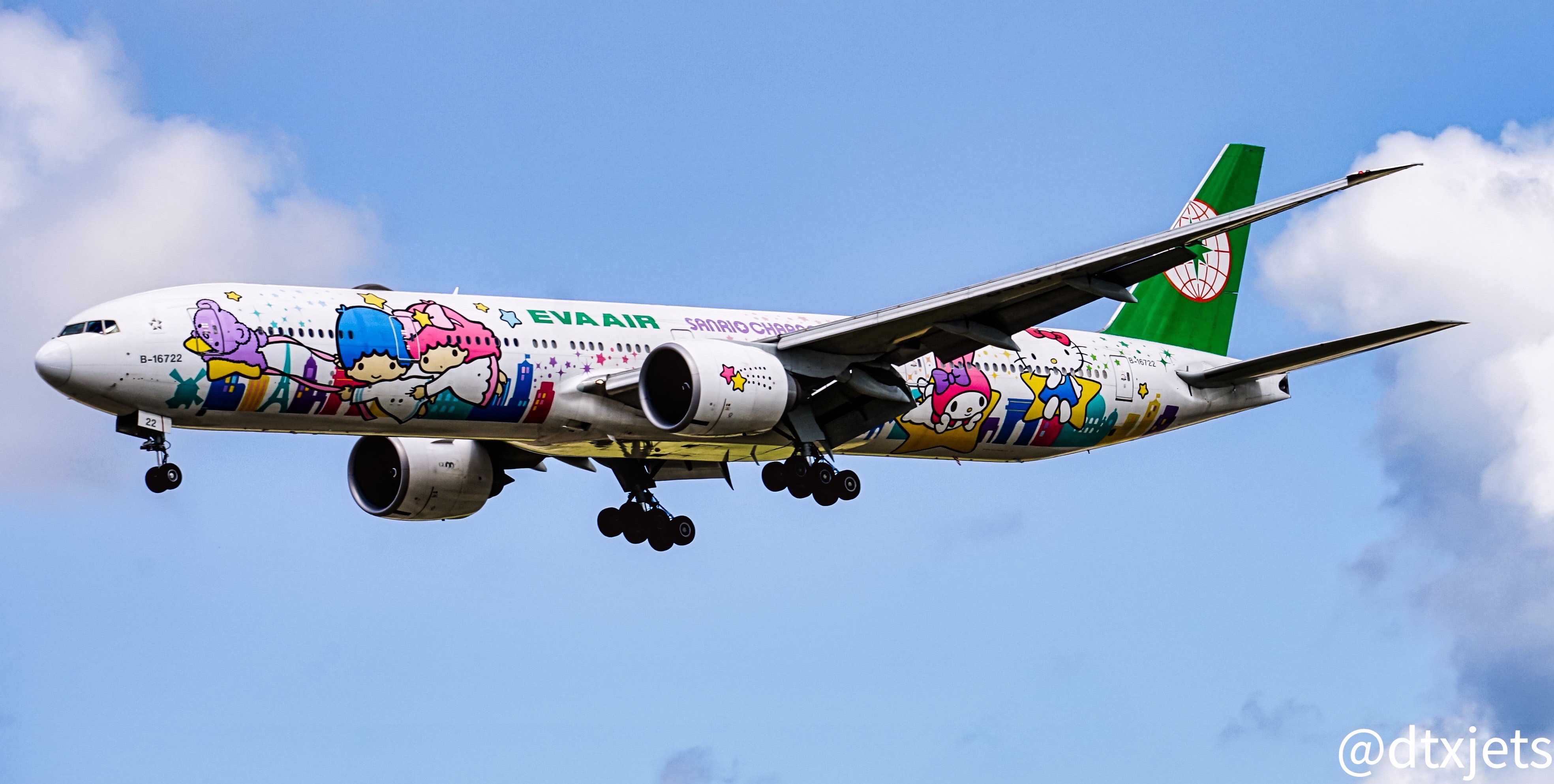 Full size: EVA Air Boeing 777-300ER B-16722 at Dallas-Fort Worth International Airport