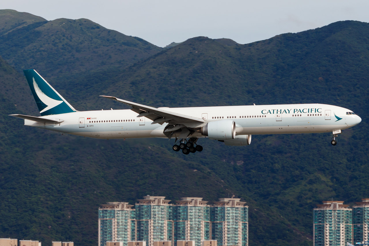 Full size: Cathay Pacific Boeing 777-300ER B-KPX at Hong Kong International Airport