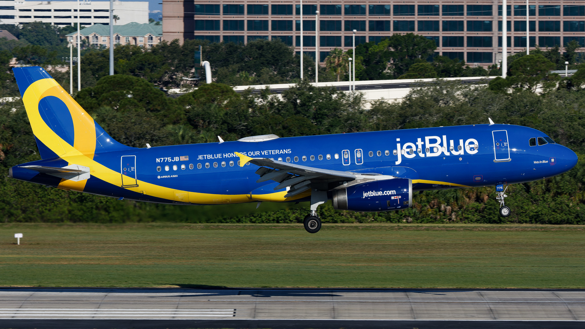Full size: JetBlue Airways Airbus A320 N775JB at Tampa International Airport