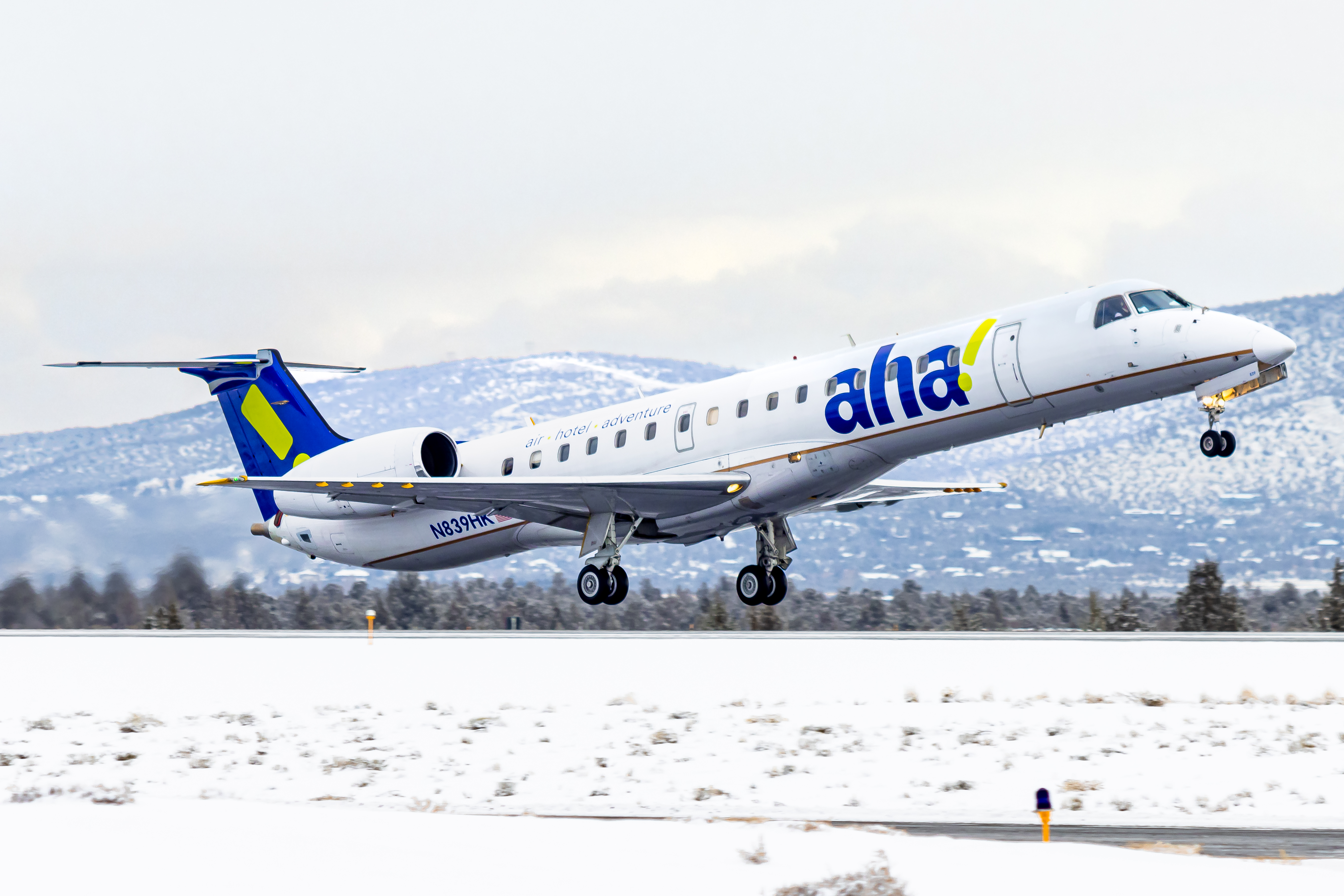 Full size: aha! Embraer ERJ145 N839HK at Roberts Field Airport