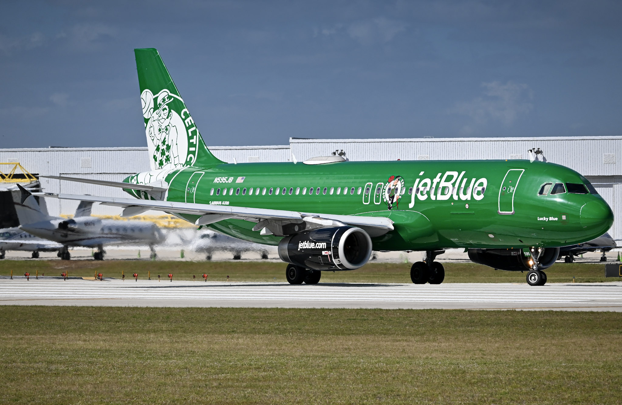 Full size: JetBlue Airways Airbus A320 N595JB at Fort Lauderdale/Hollywood International Airport