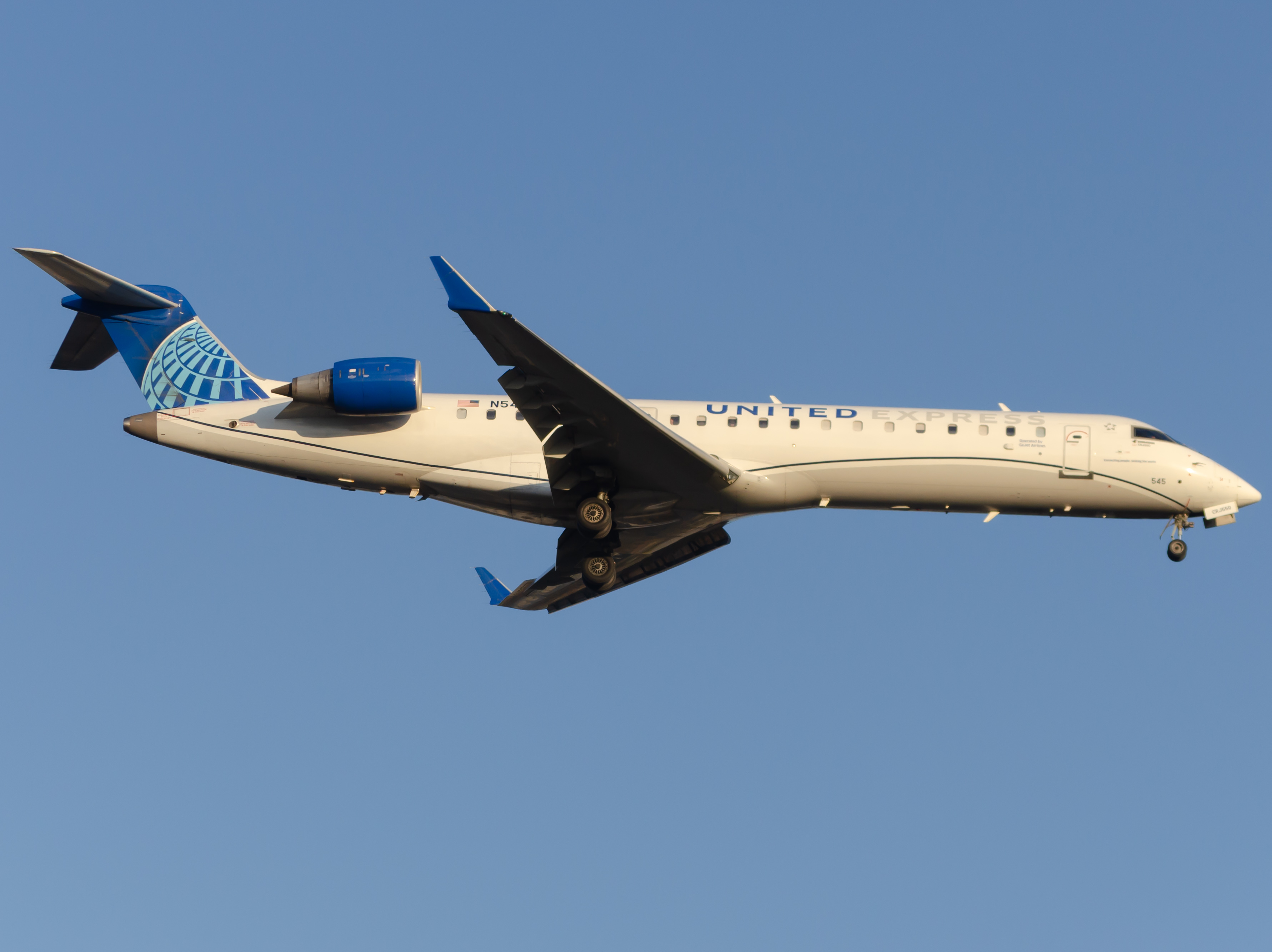 Full size: United Express Mitsubishi CRJ-550 N545GJ at Newark Liberty International Airport